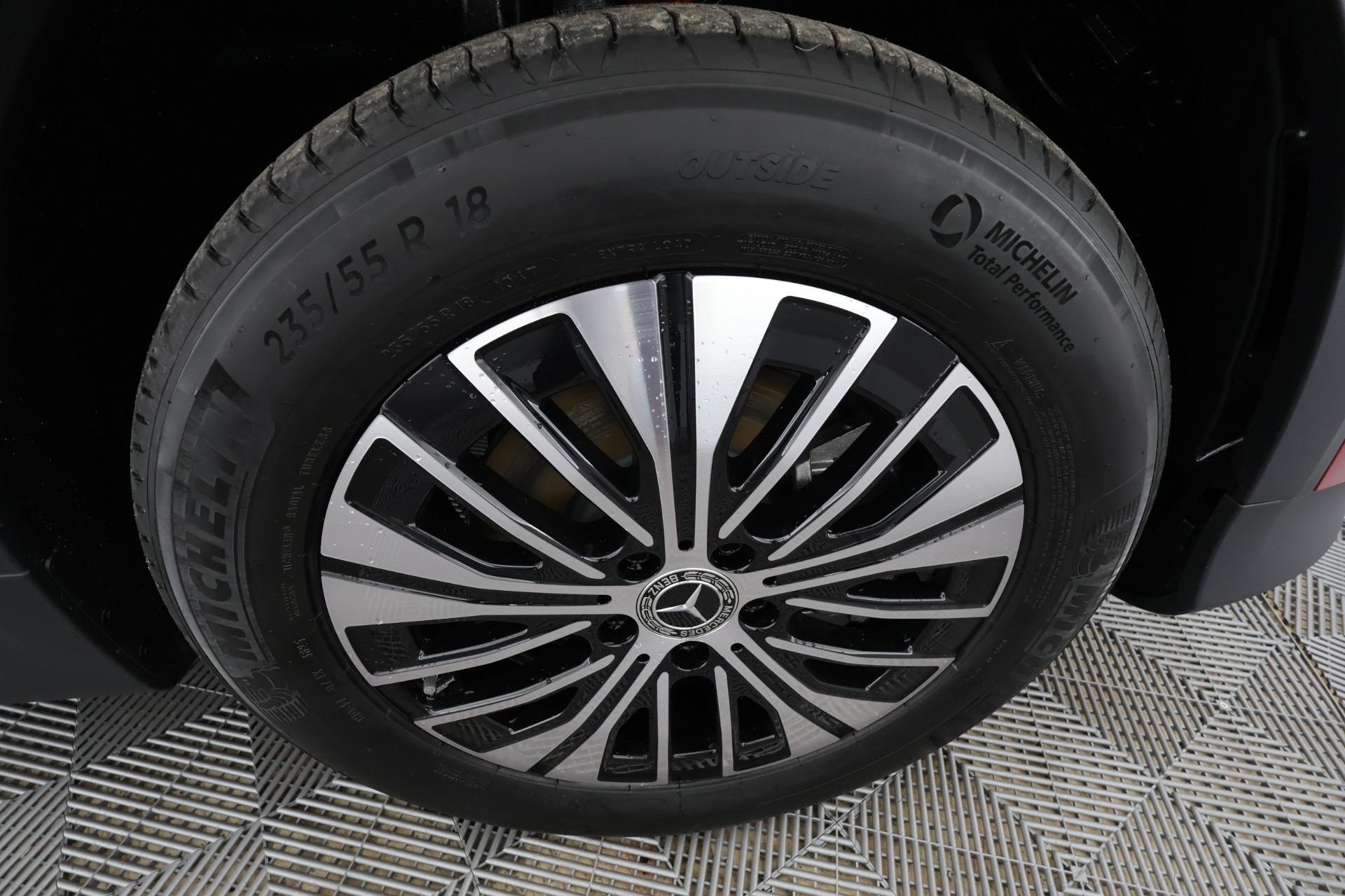 Mercedes-Benz EQB 2025