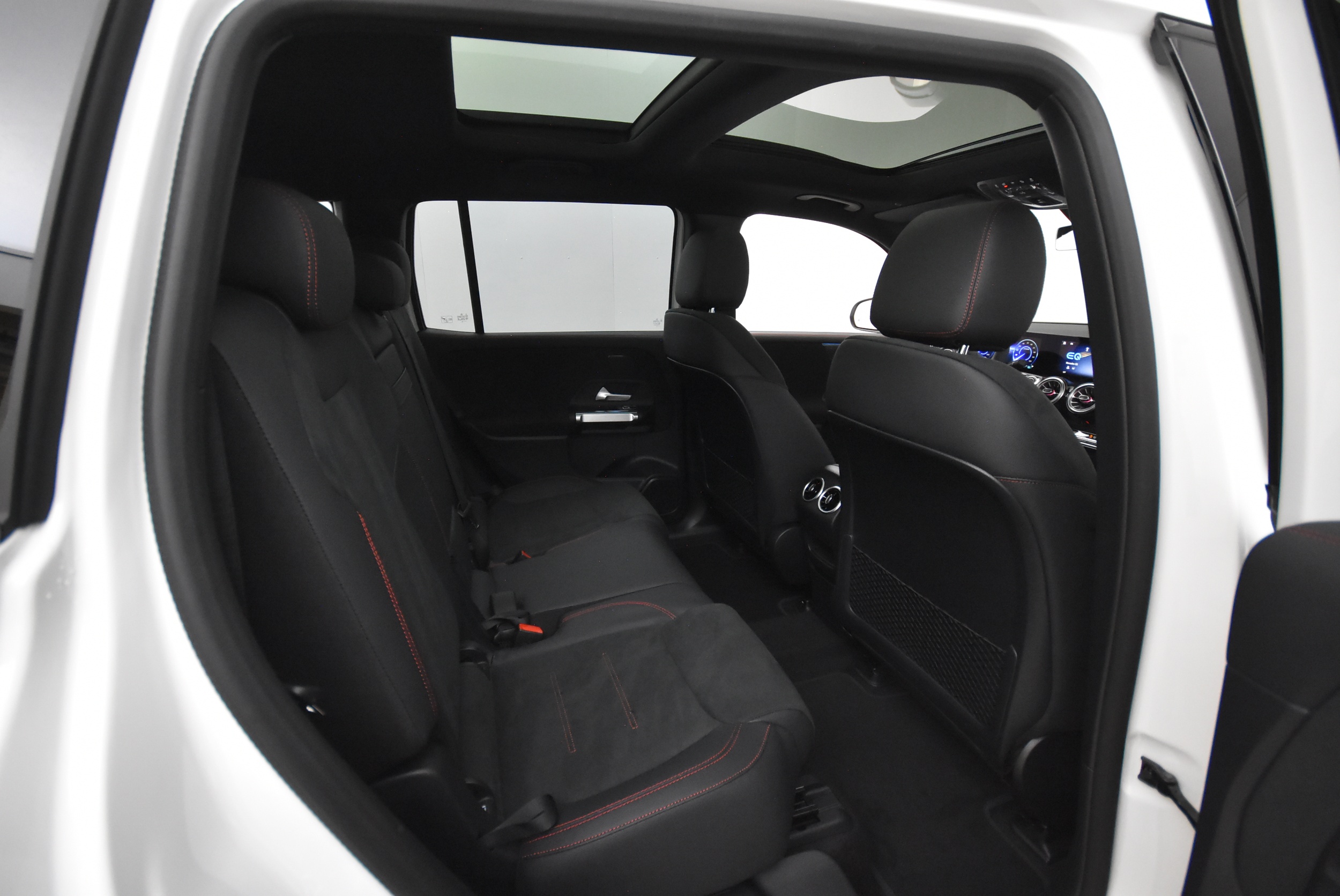 Mercedes-Benz EQB 2025