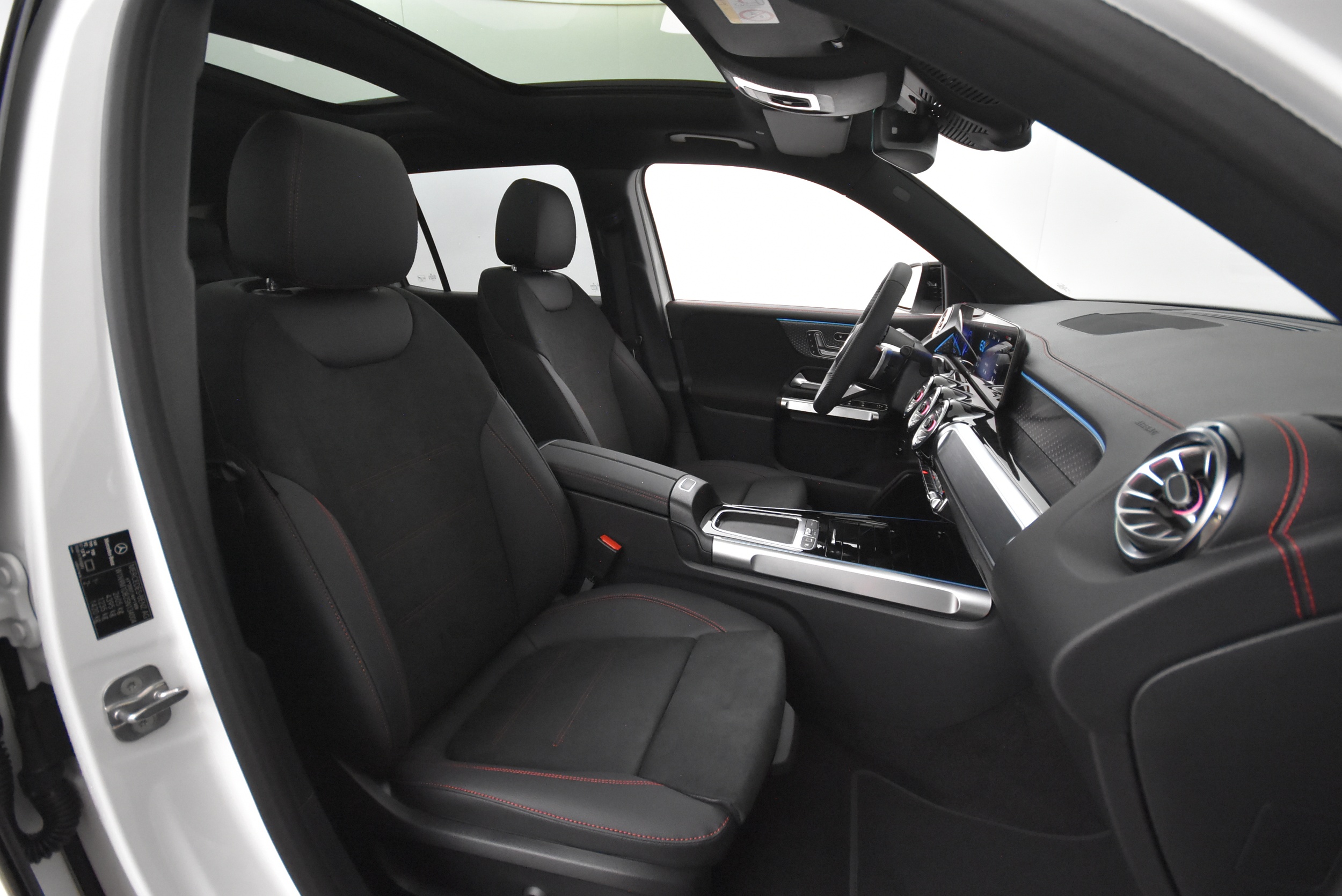 Mercedes-Benz EQB 2025