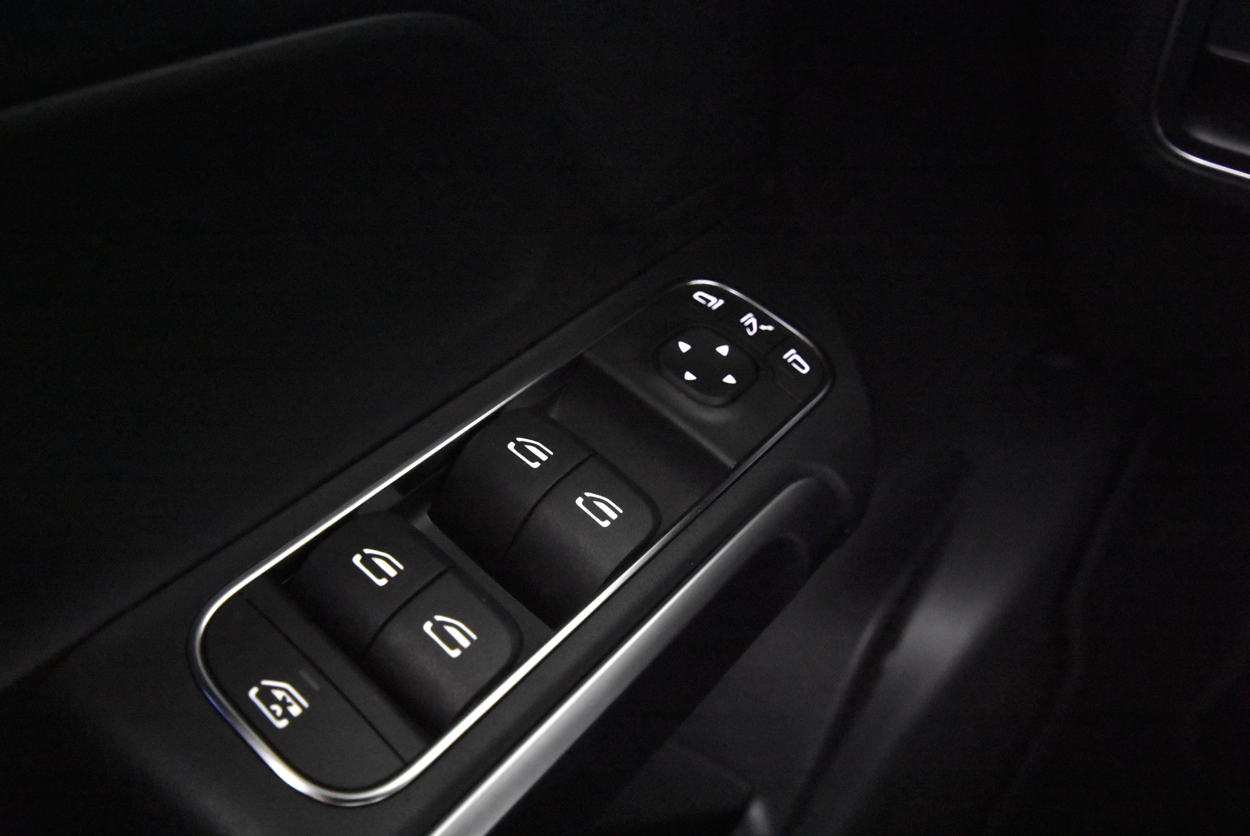 Mercedes-Benz EQB 2025