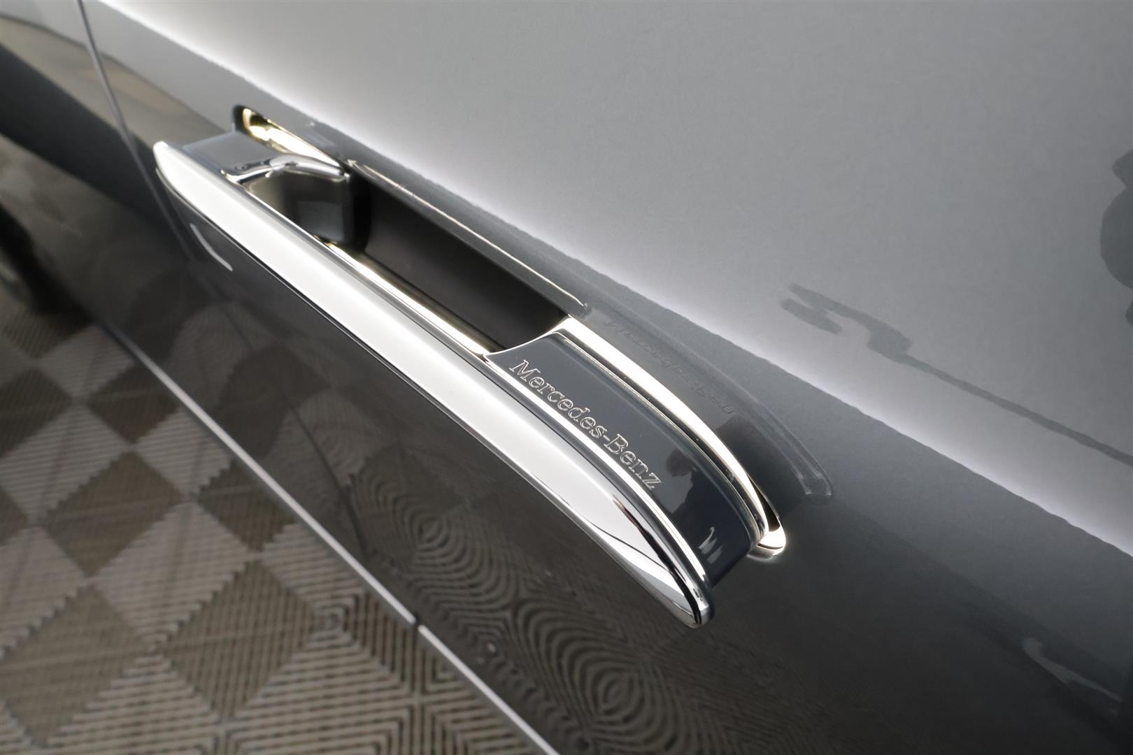 MERCEDES-BENZ EQE 2023