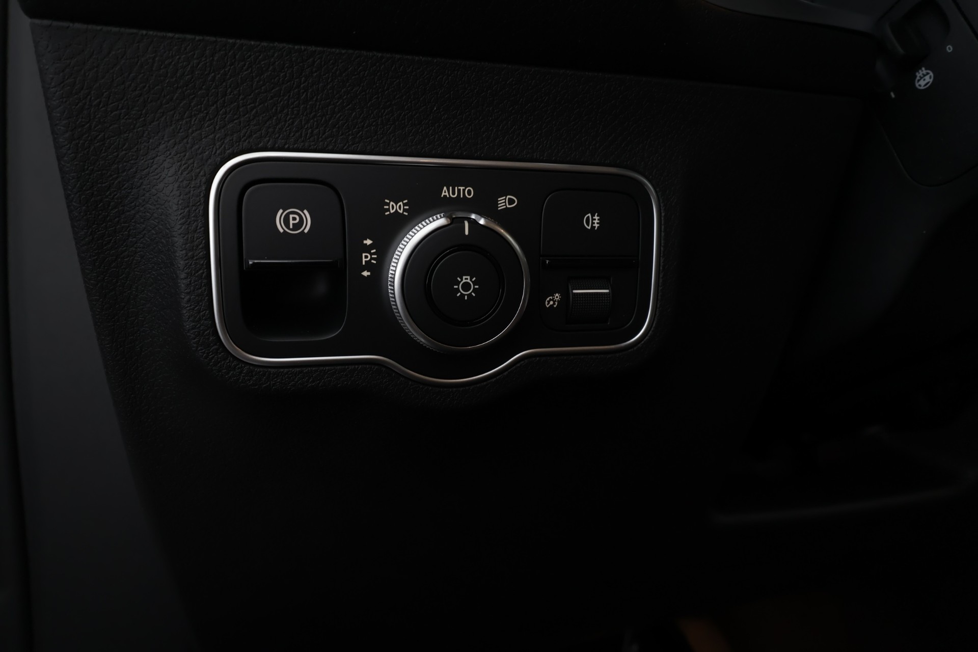 Mercedes-Benz EQB 2025