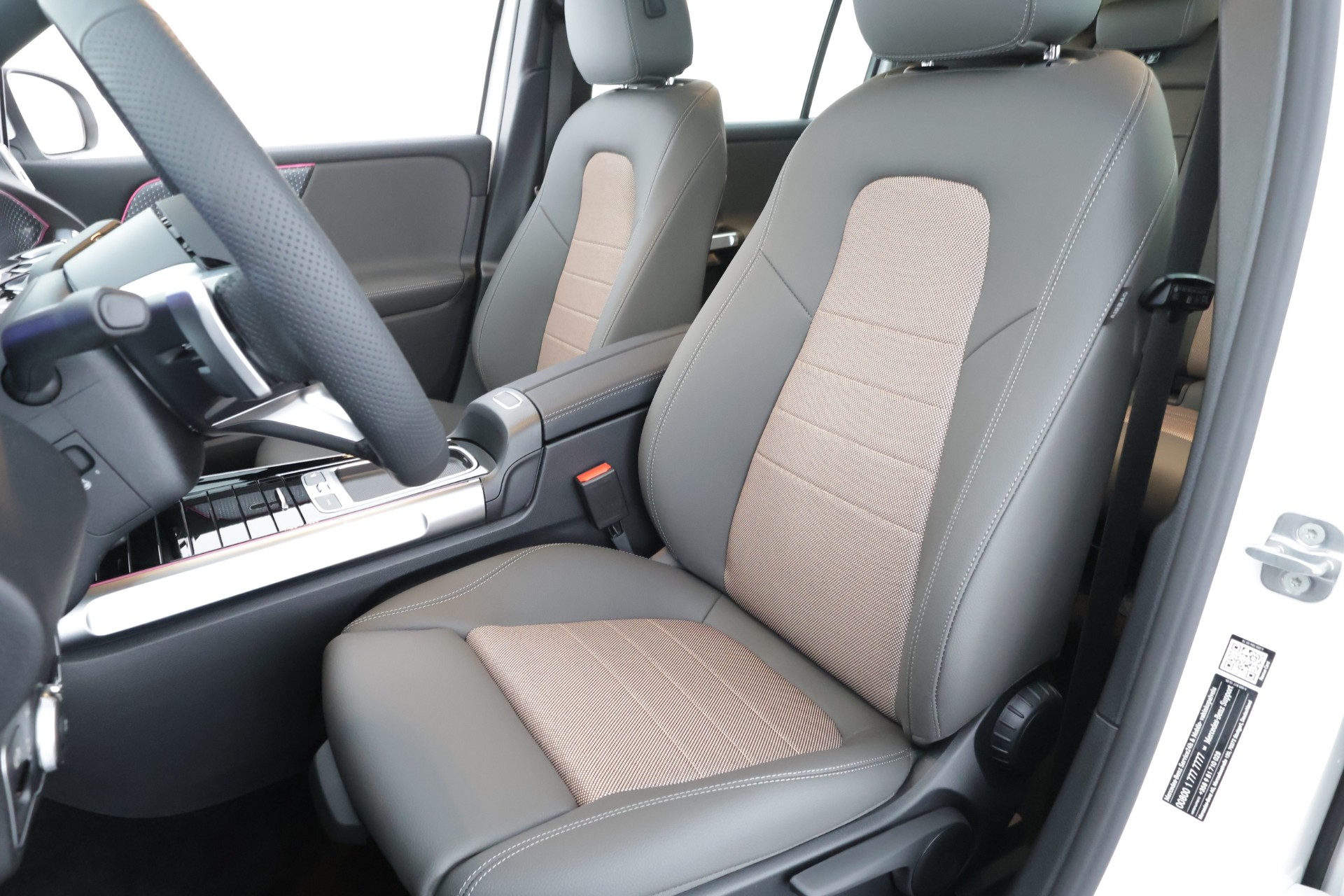 Mercedes-Benz EQB 2025