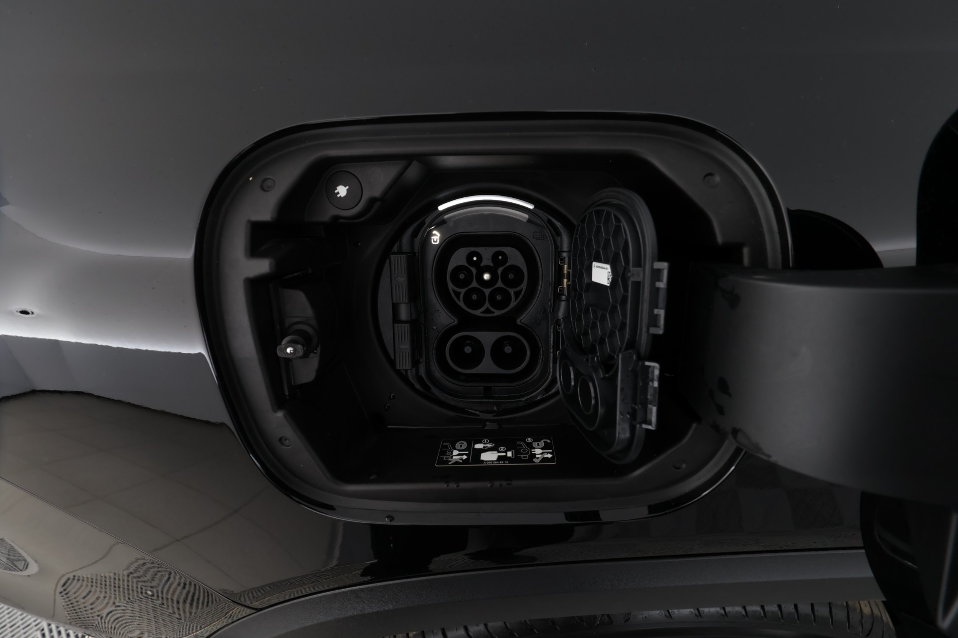 Mercedes-Benz EQB 2024