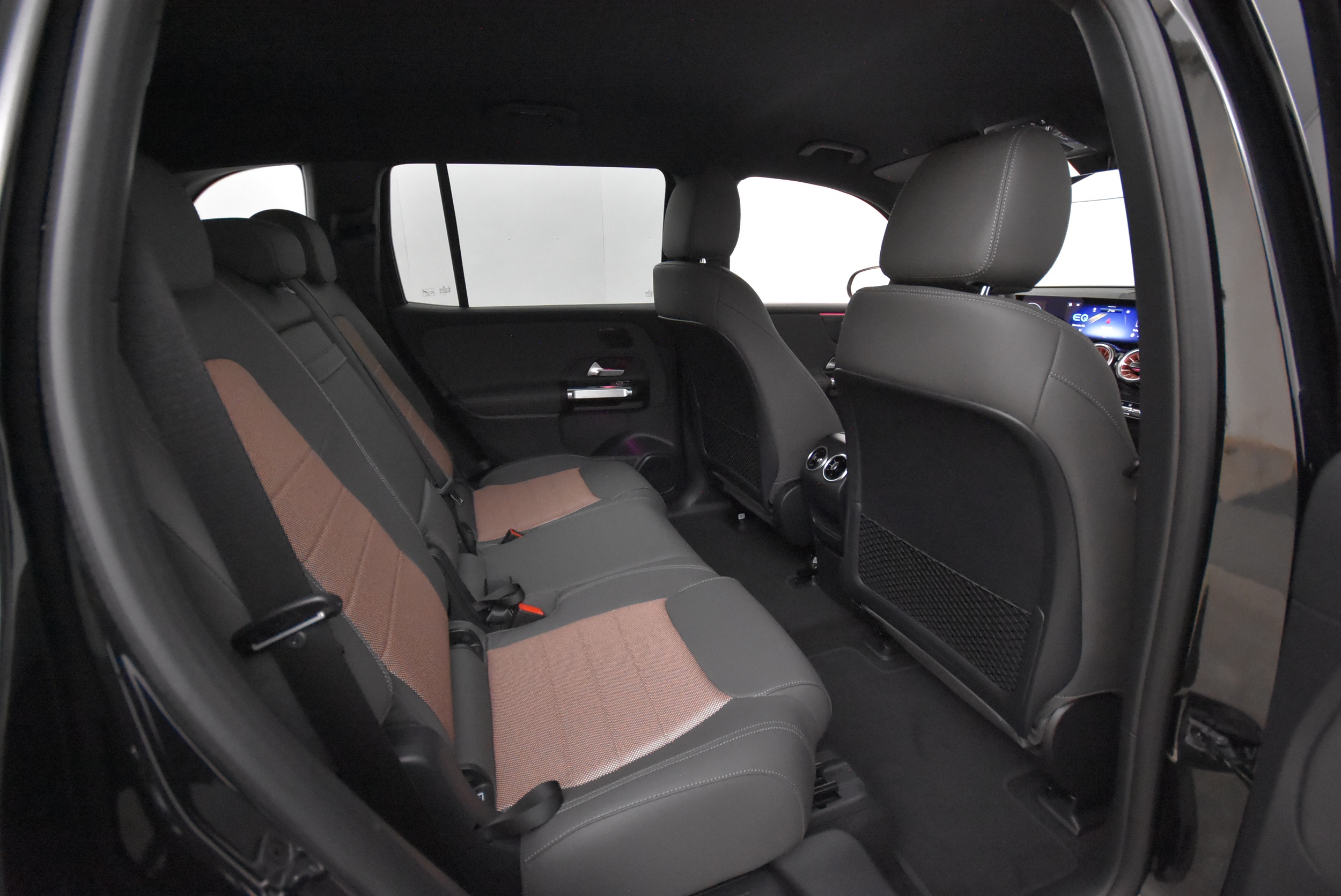 Mercedes-Benz EQB 2025