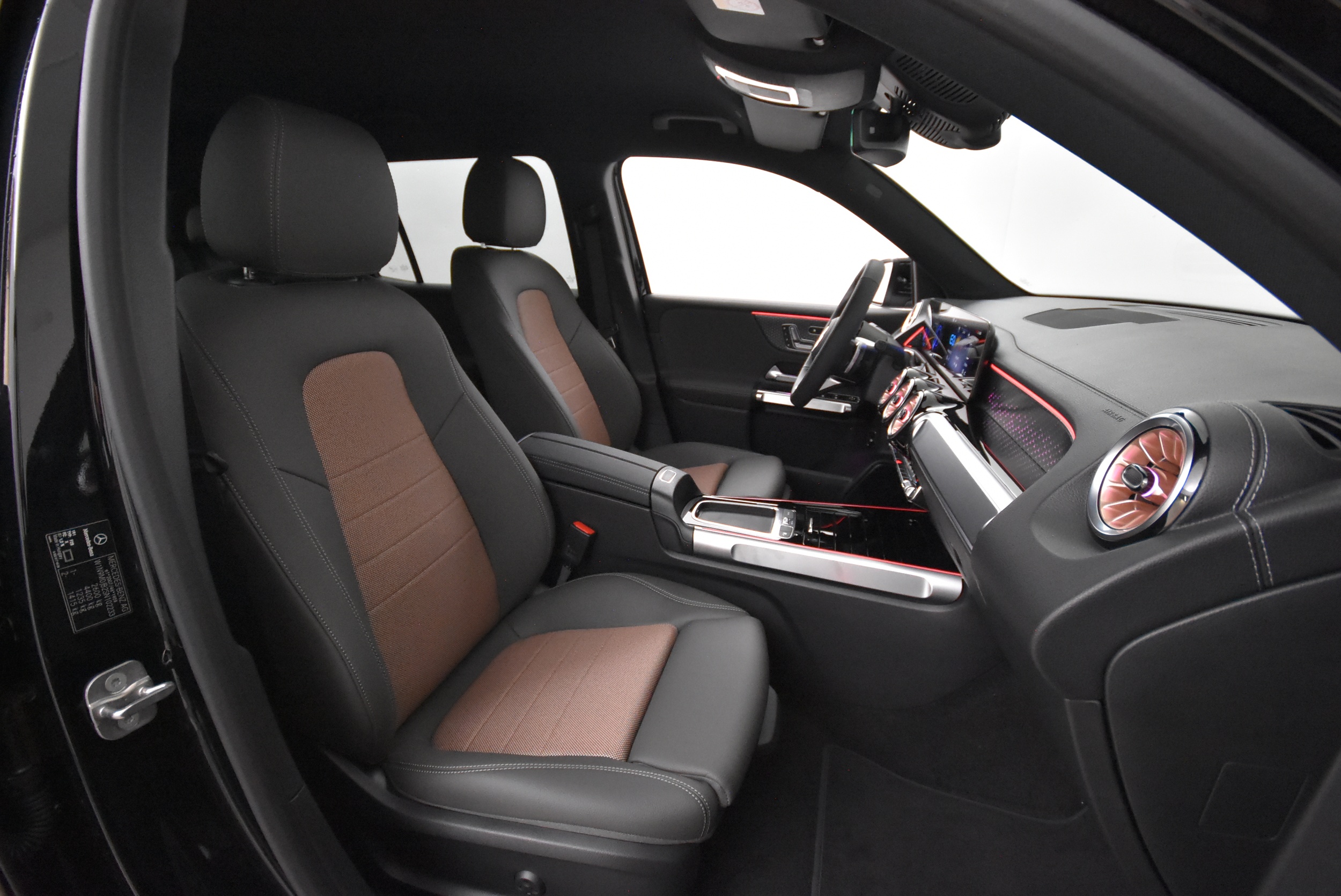 Mercedes-Benz EQB 2025