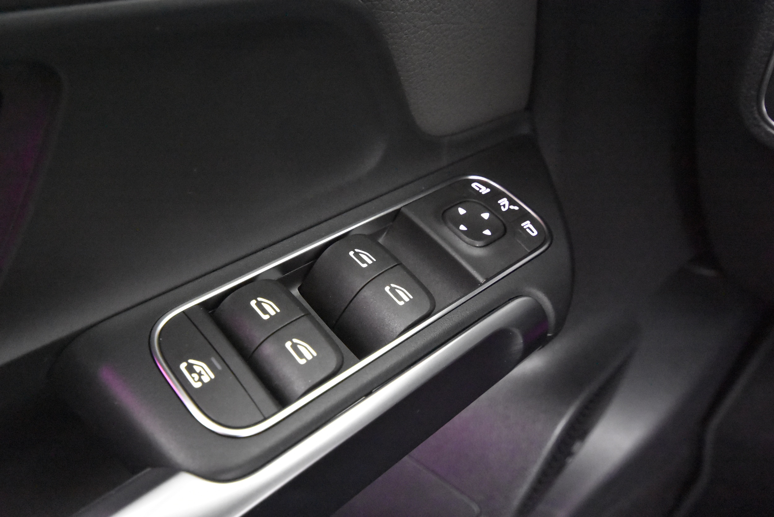 Mercedes-Benz EQB 2025