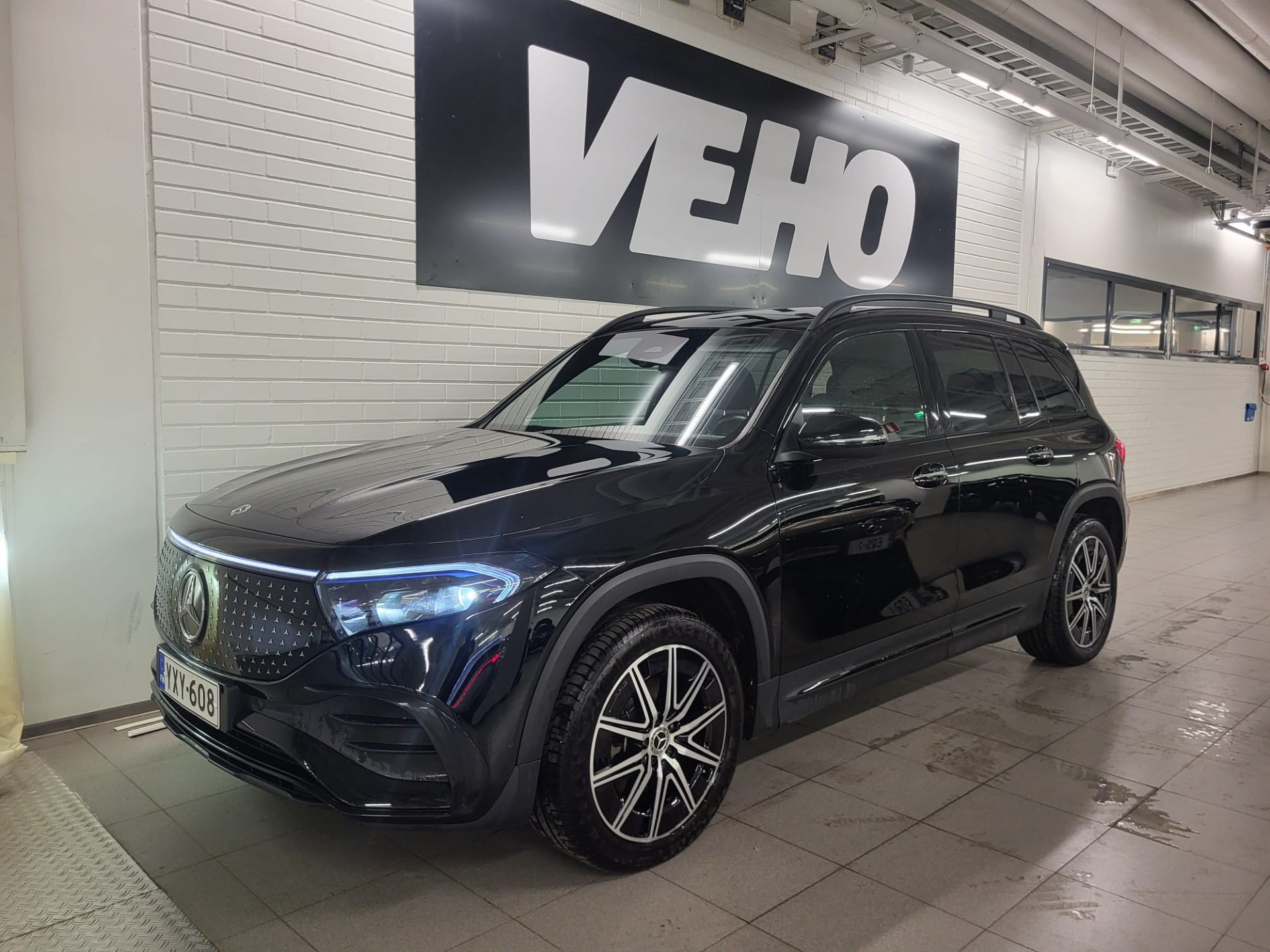 Mercedes-Benz EQB 2024