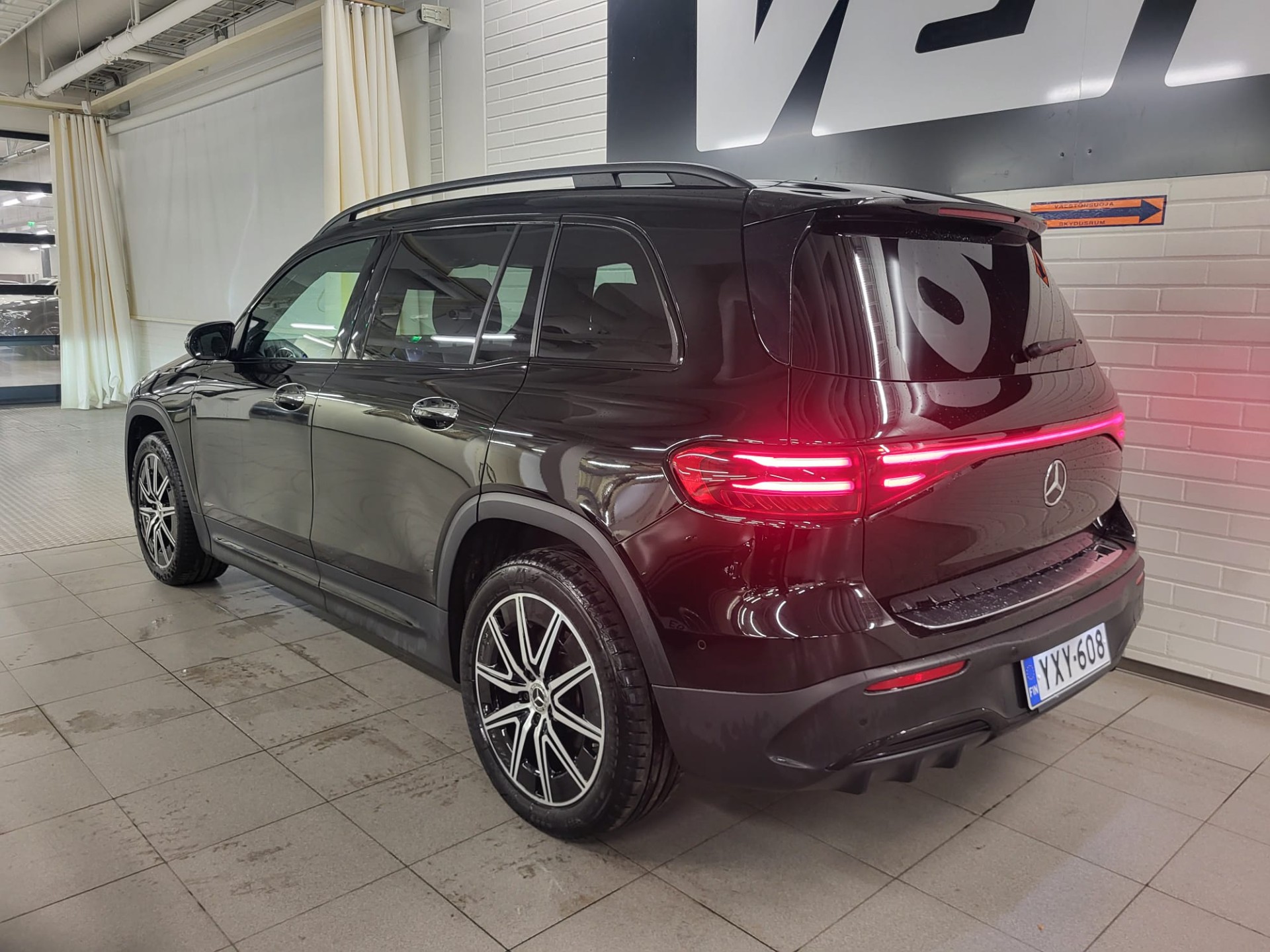 Mercedes-Benz EQB 2024