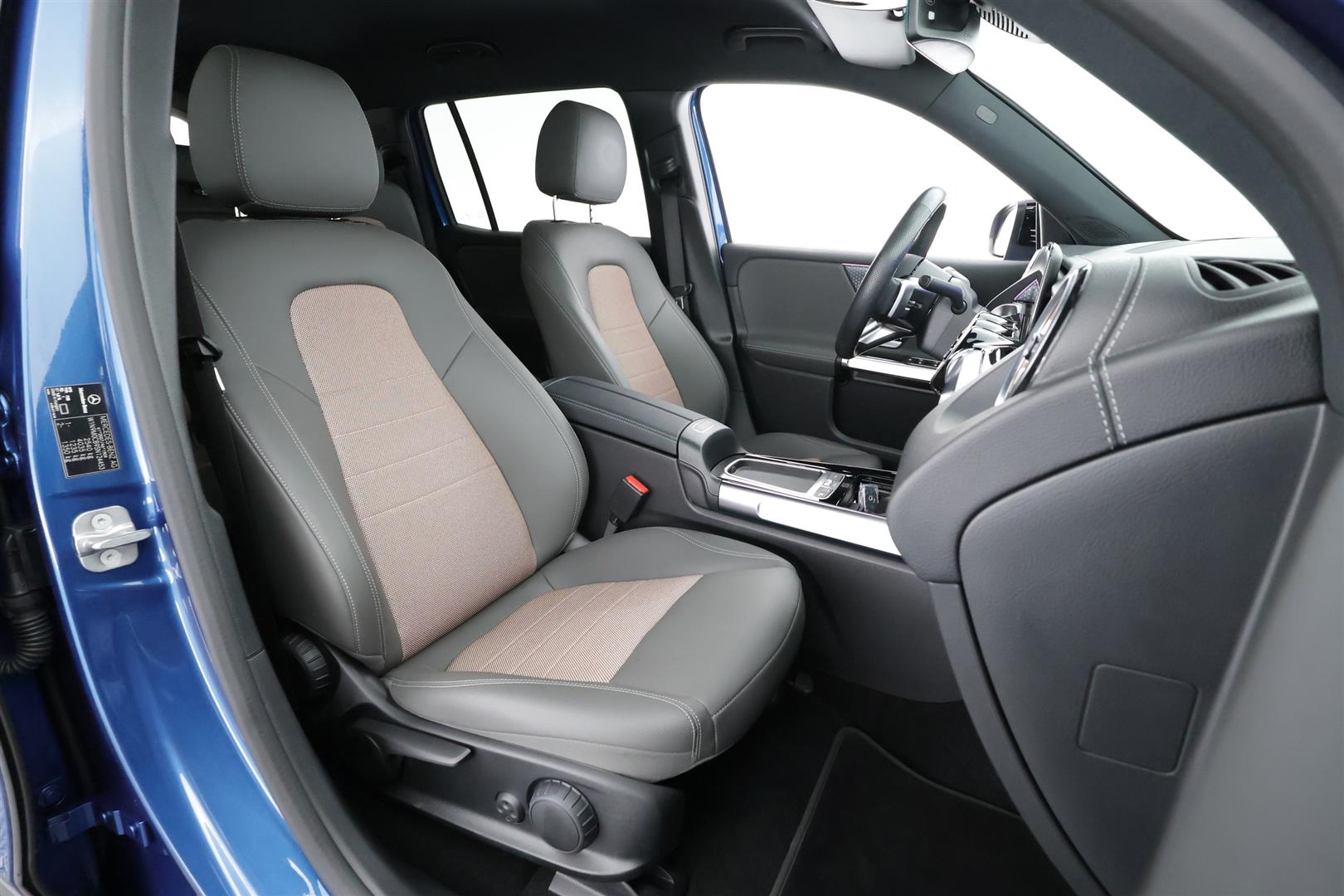 Mercedes-Benz EQB 2025
