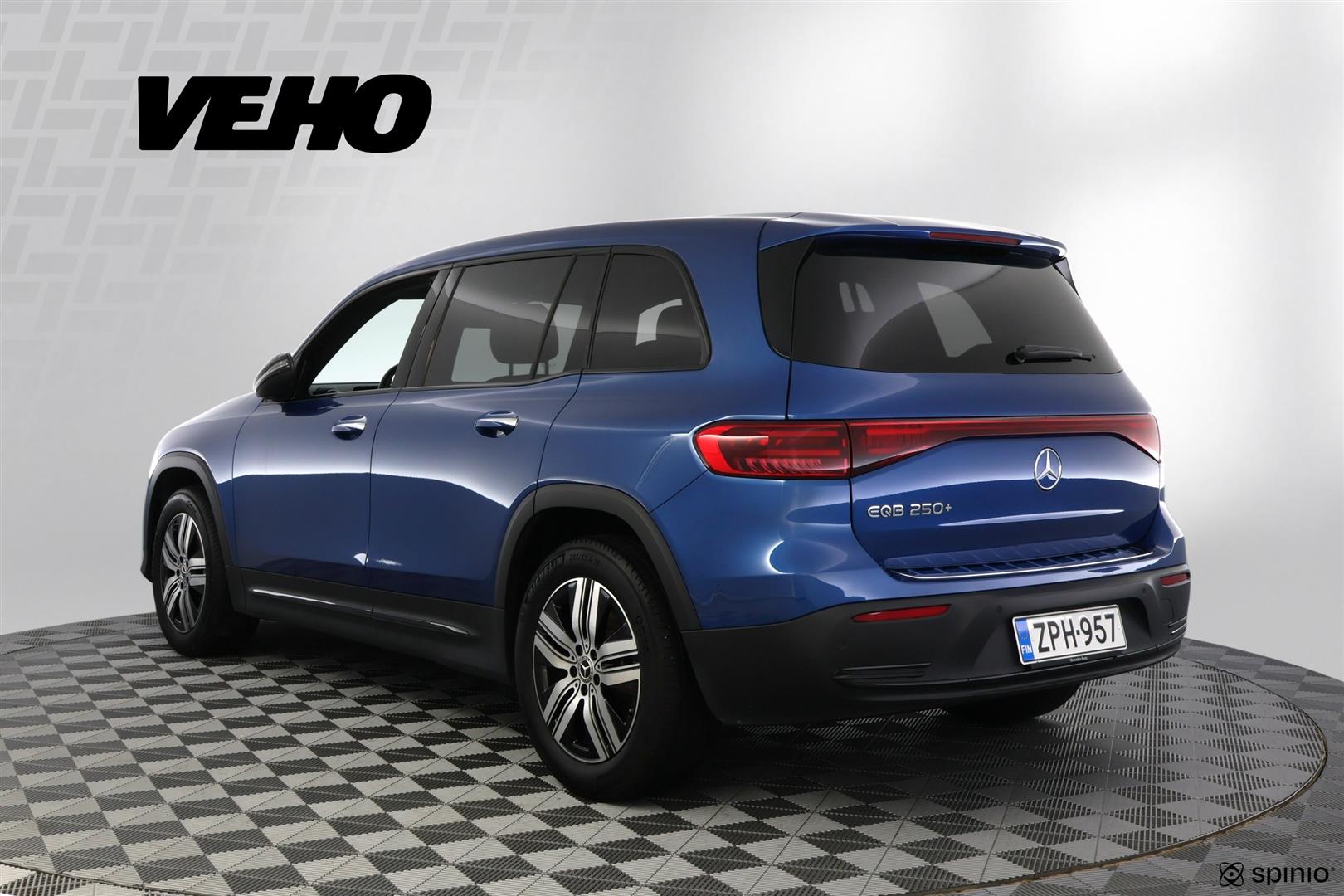 Mercedes-Benz EQB 2025