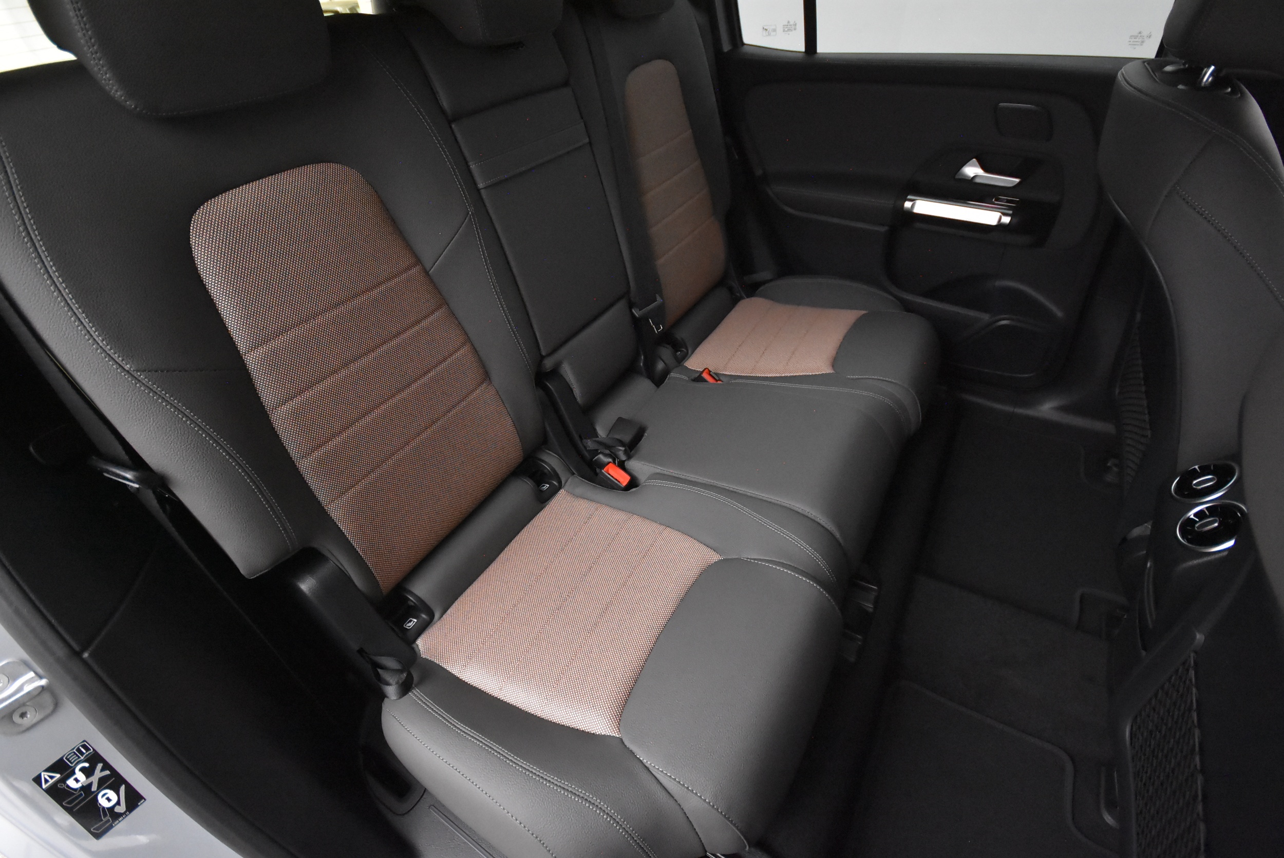 Mercedes-Benz EQB 2025