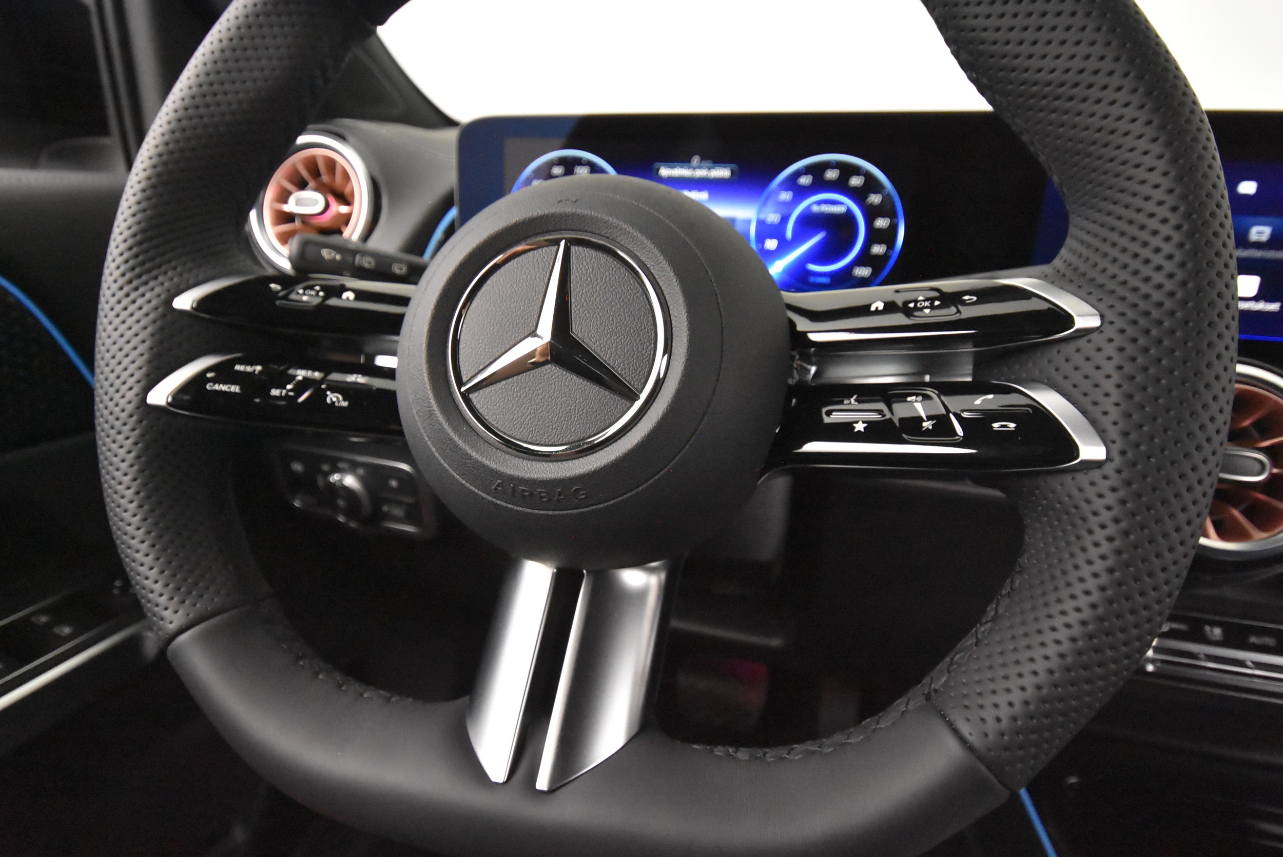 Mercedes-Benz EQB 2025