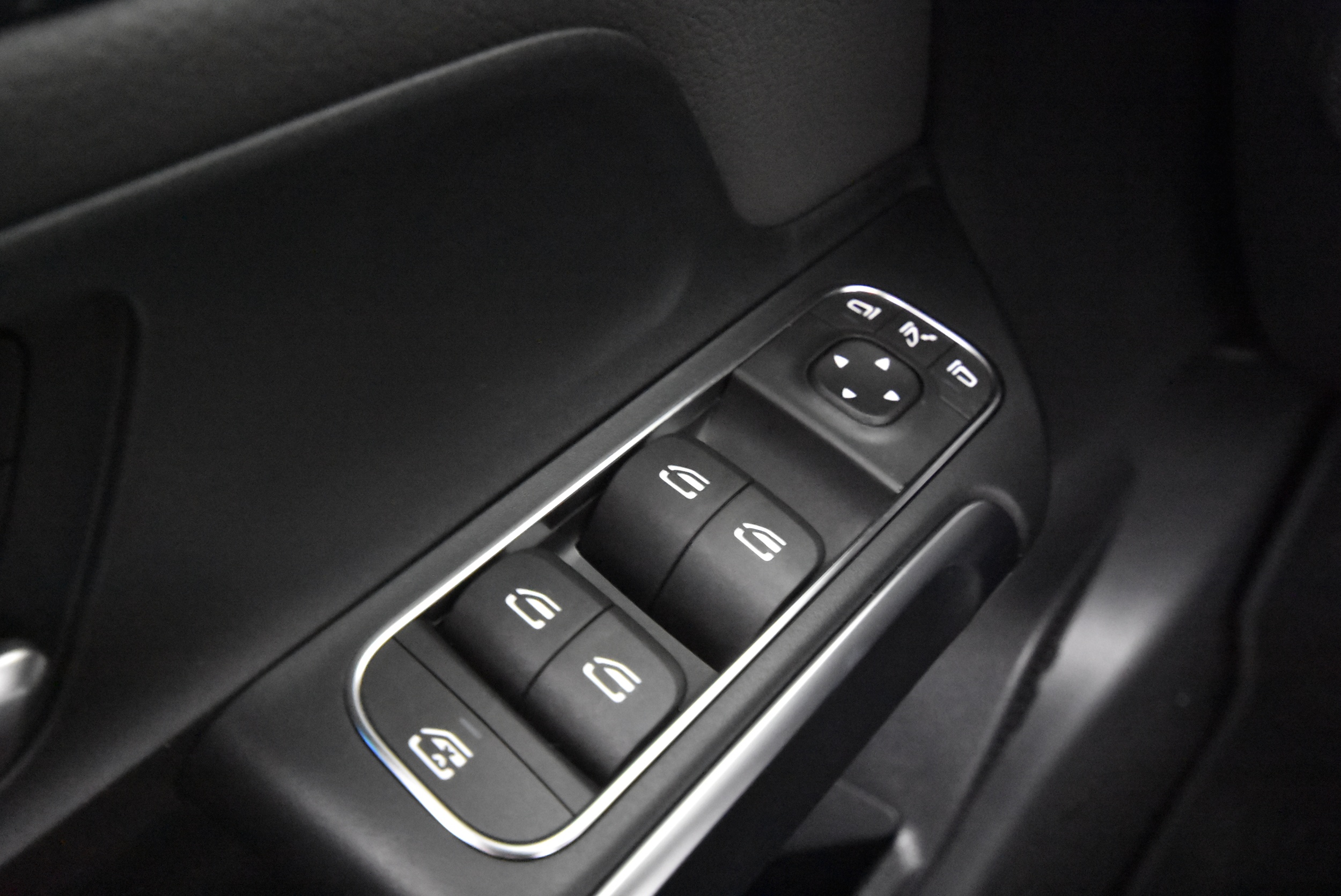 Mercedes-Benz EQB 2025