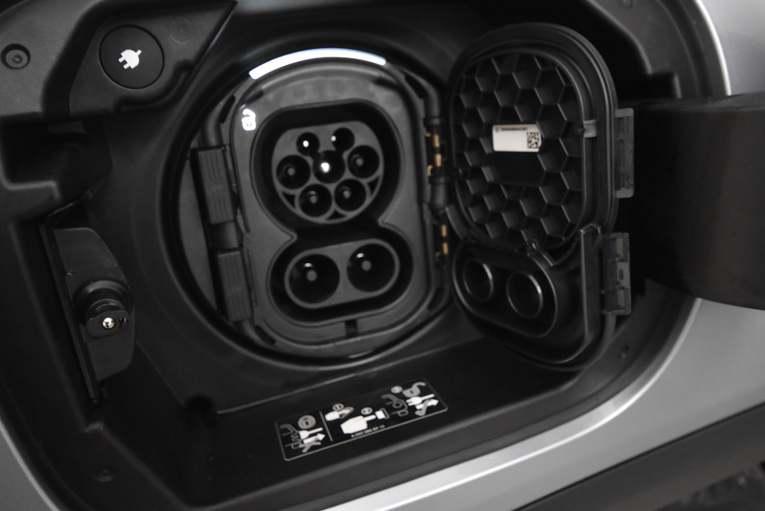 Mercedes-Benz EQB 2025