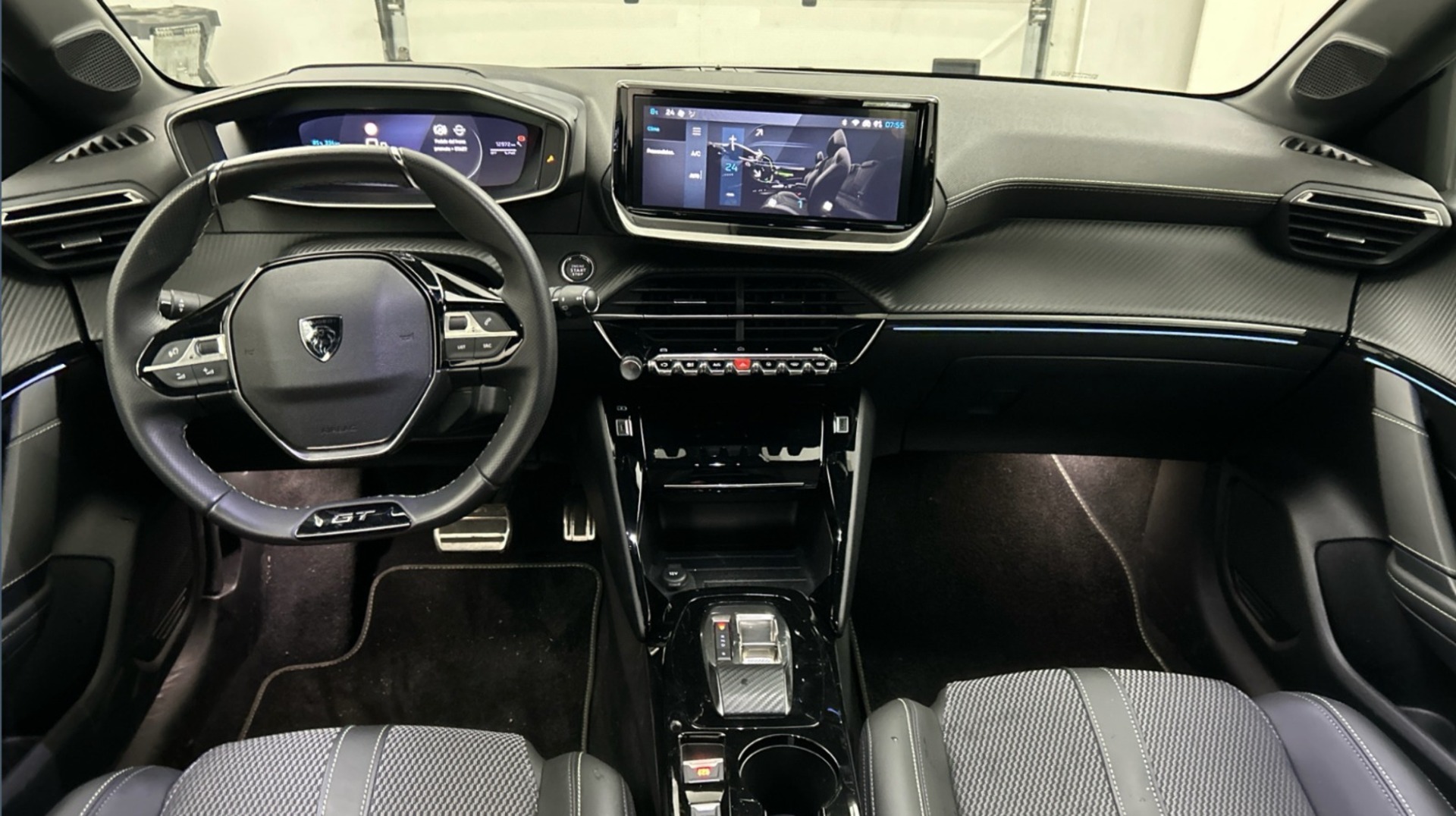 PEUGEOT e-208 2025