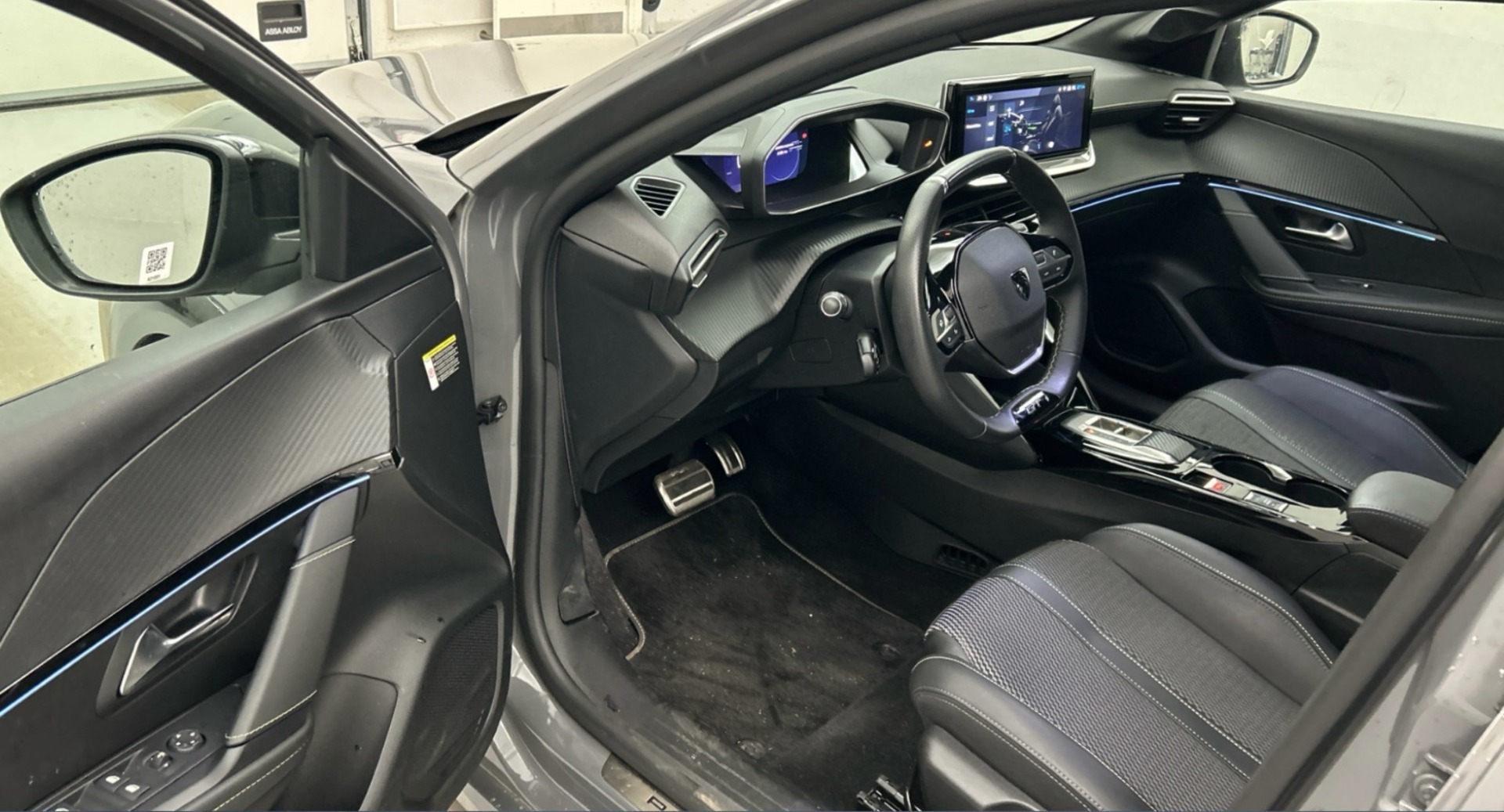 PEUGEOT e-208 2025
