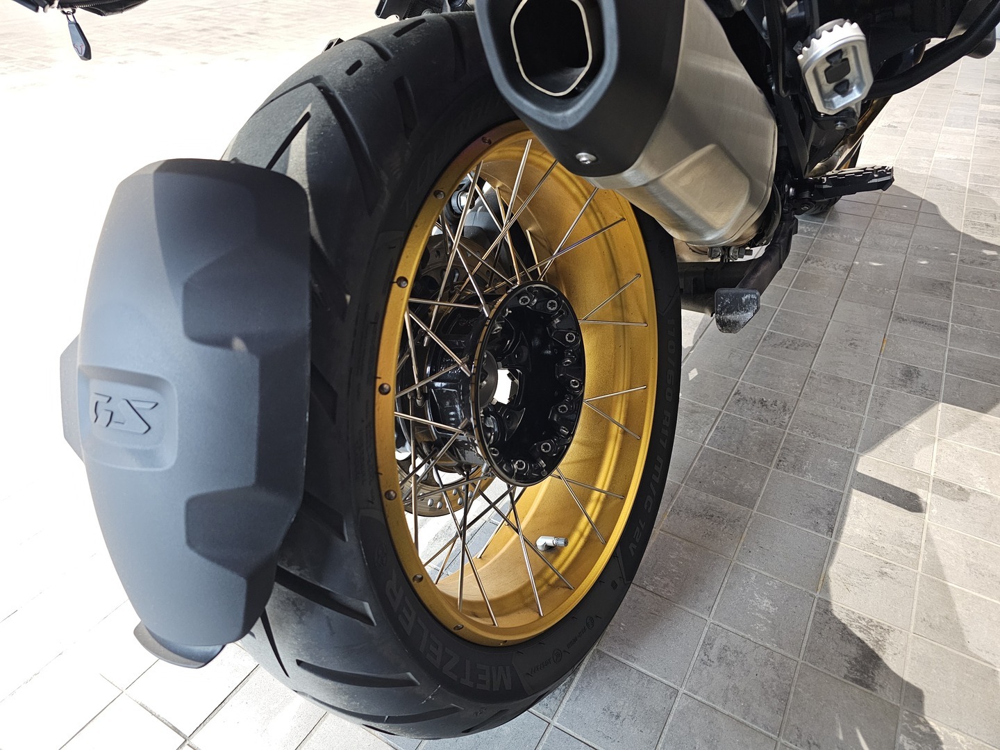 BMW R 2024