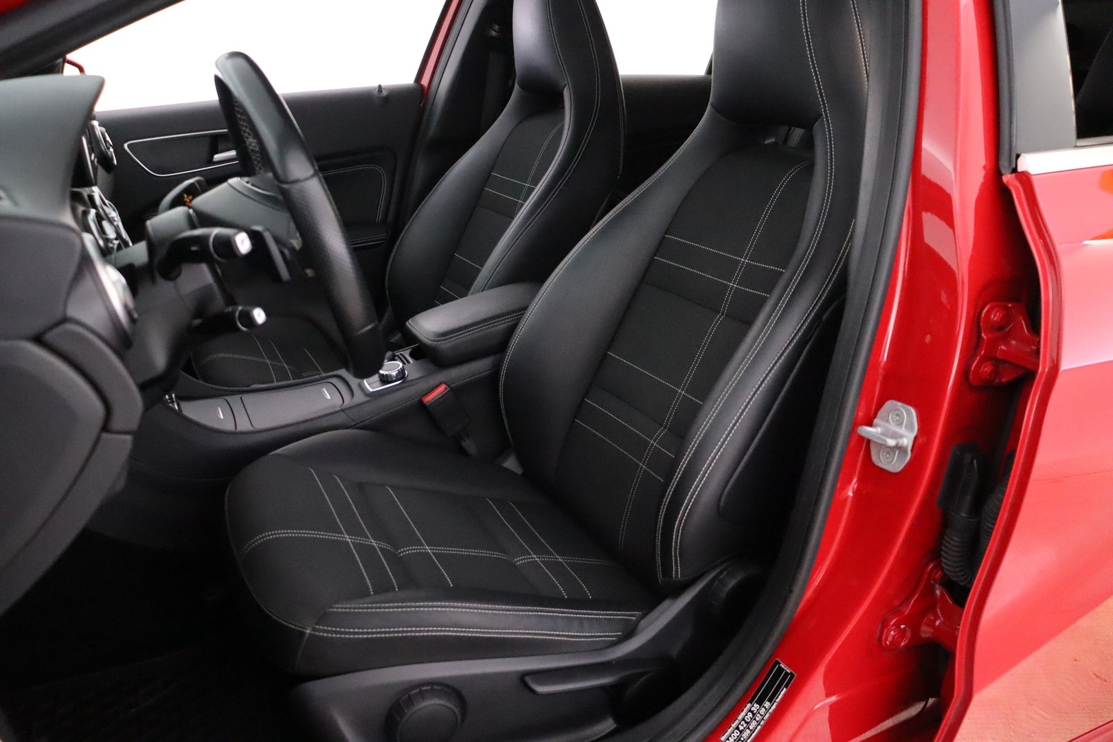 MERCEDES-BENZ A 2015