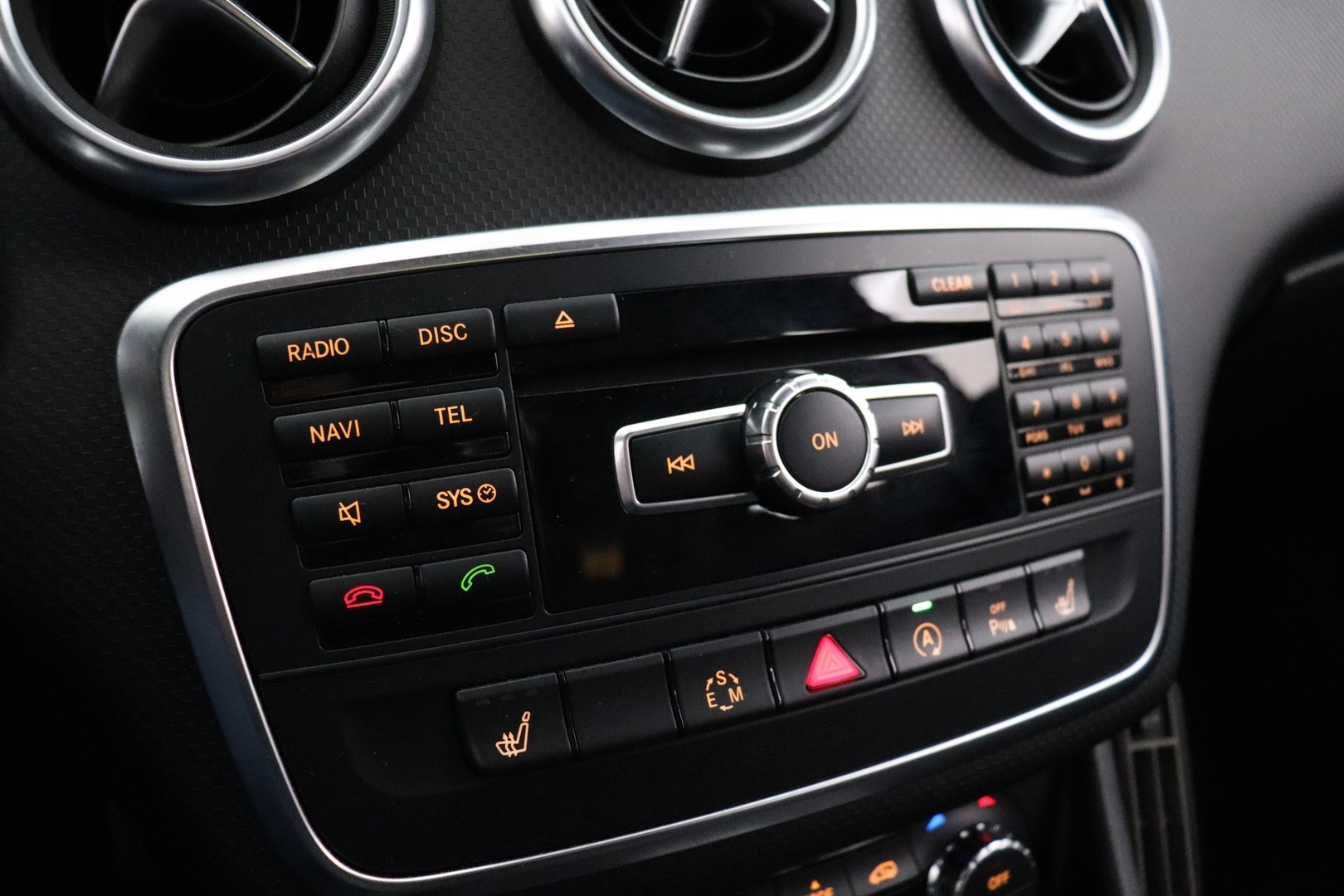 MERCEDES-BENZ A 2015