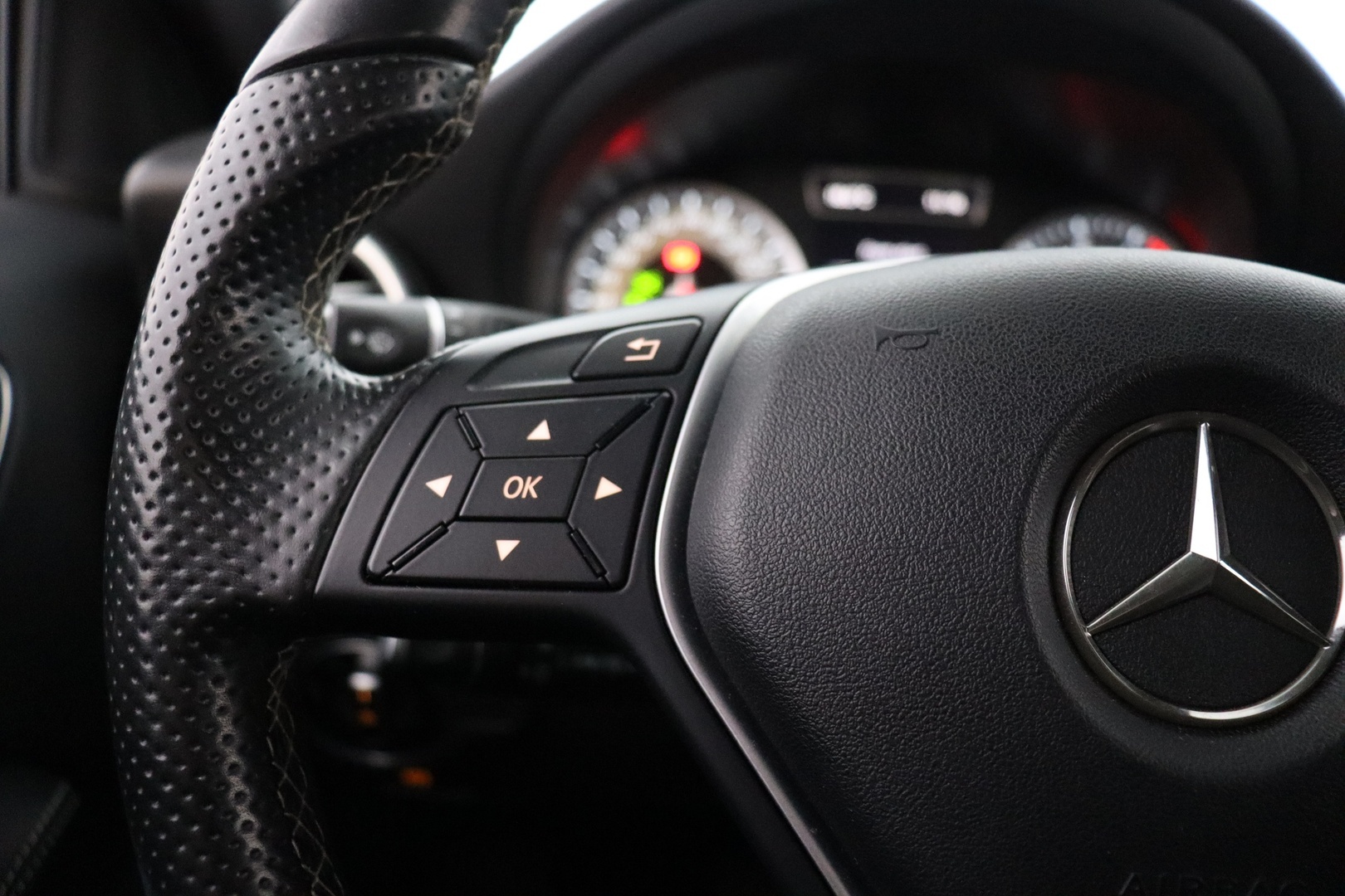 MERCEDES-BENZ A 2015