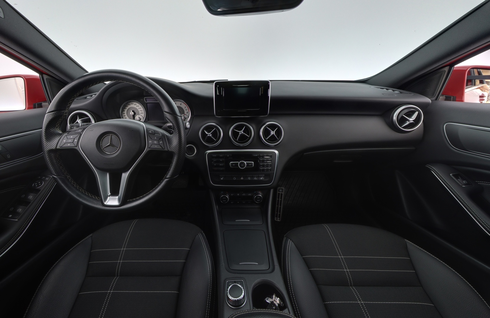 MERCEDES-BENZ A 2015