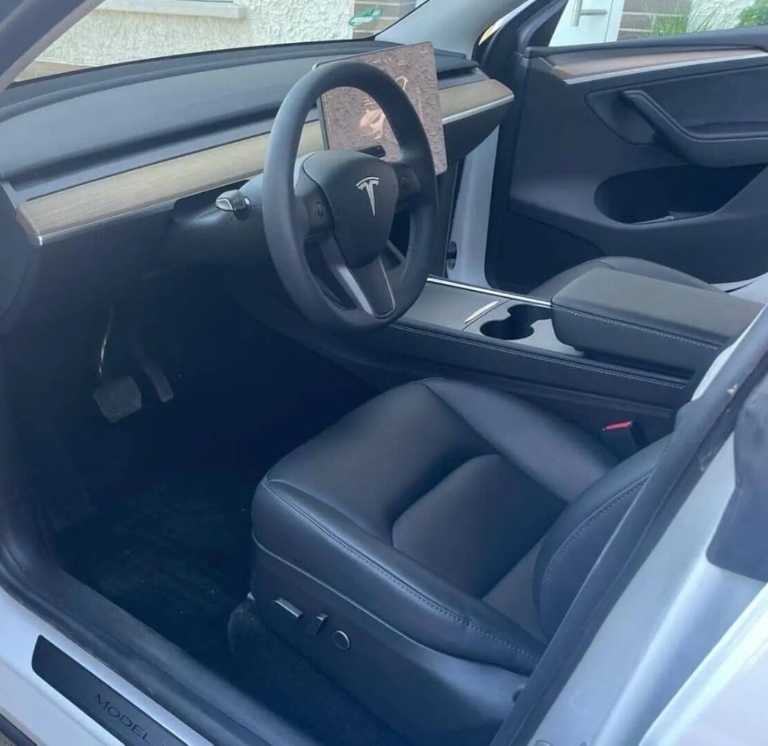 TESLA Model Y 2023