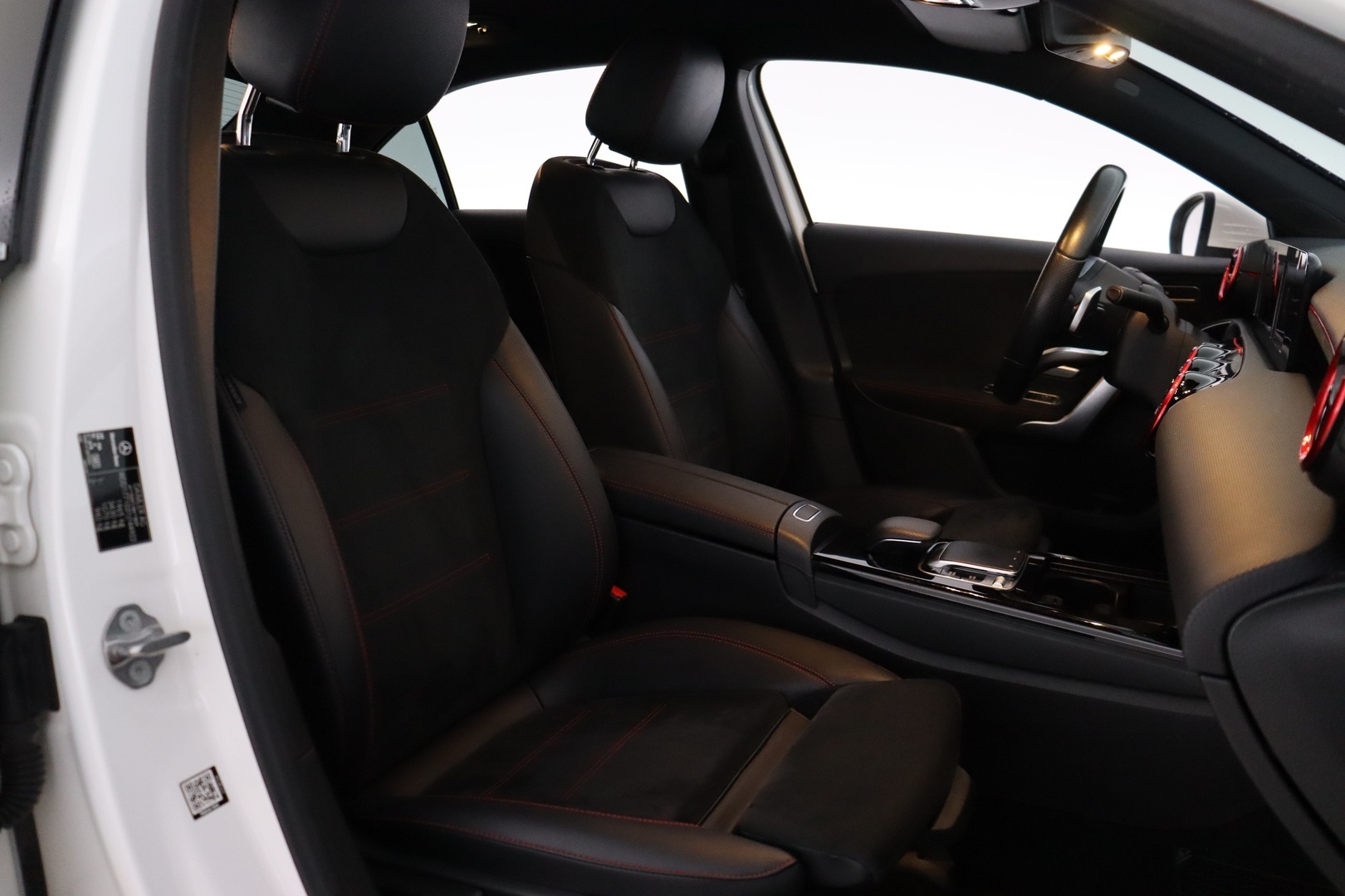 MERCEDES-BENZ A 2020