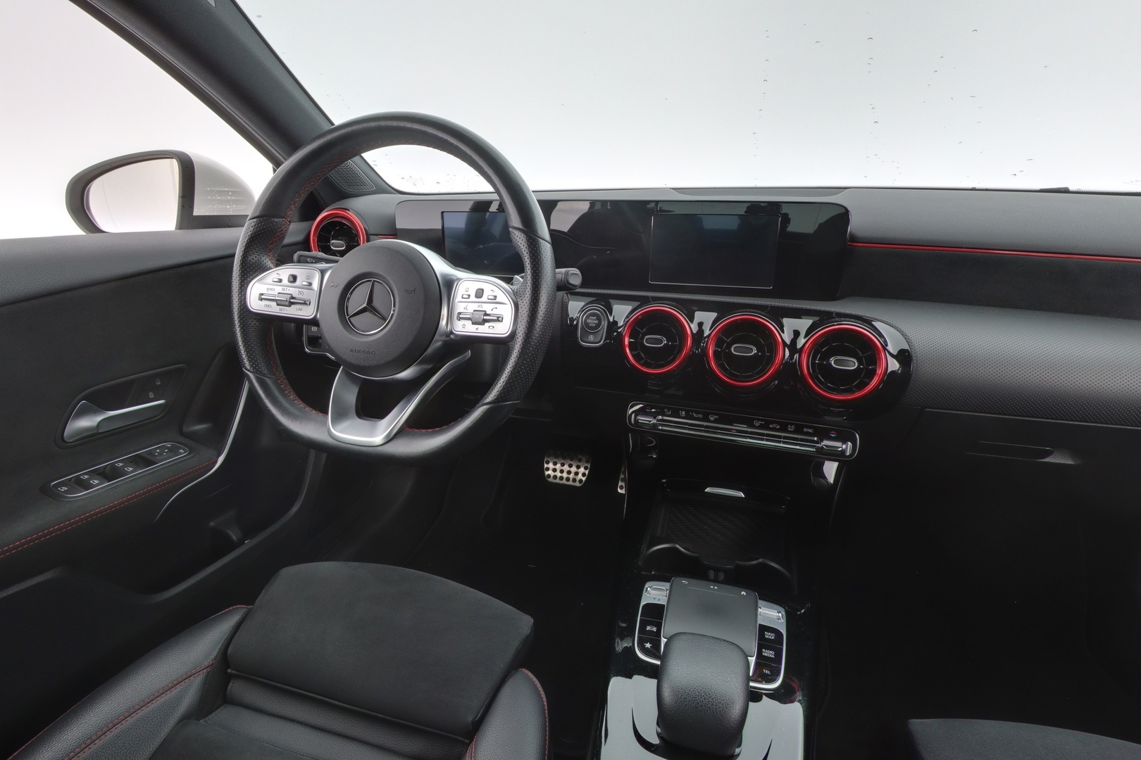 MERCEDES-BENZ A 2020