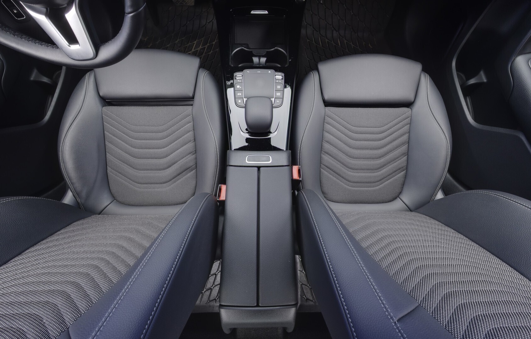 MERCEDES-BENZ A 2020