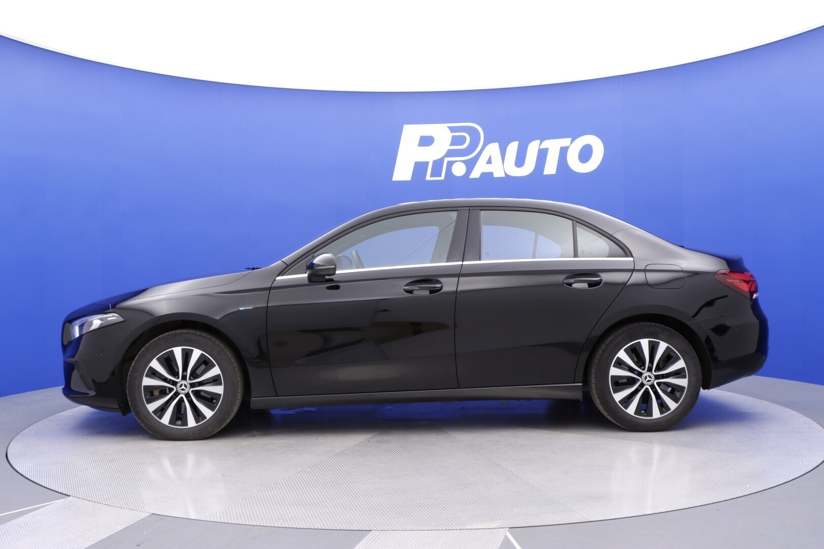 MERCEDES-BENZ A 2020