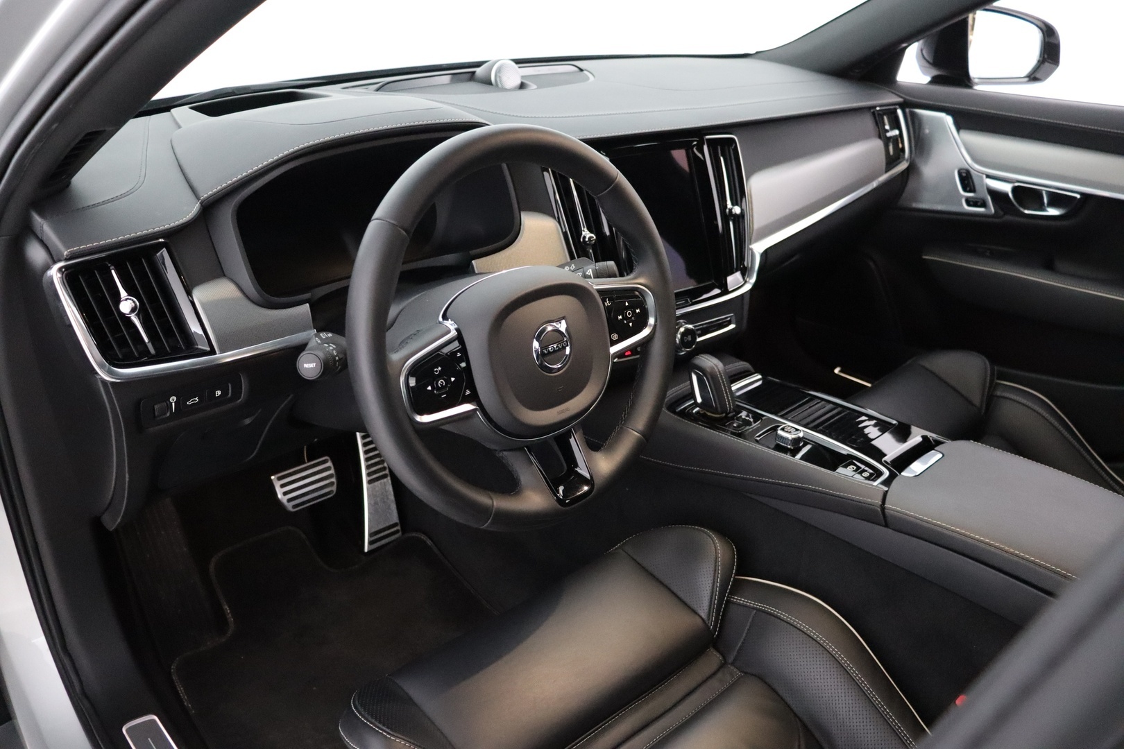 VOLVO S90 2023