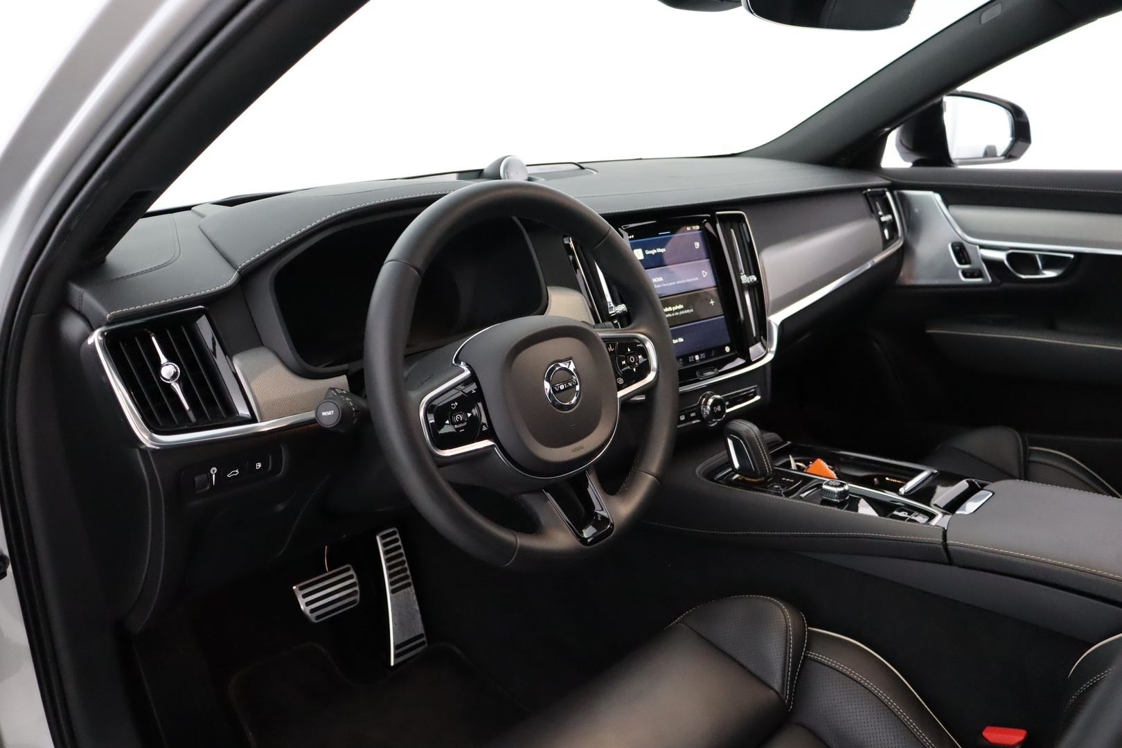 VOLVO S90 2023