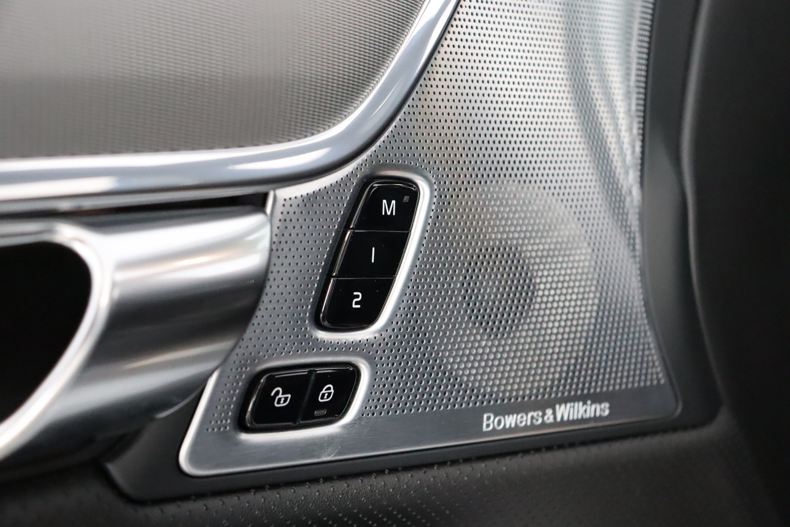 VOLVO S90 2023