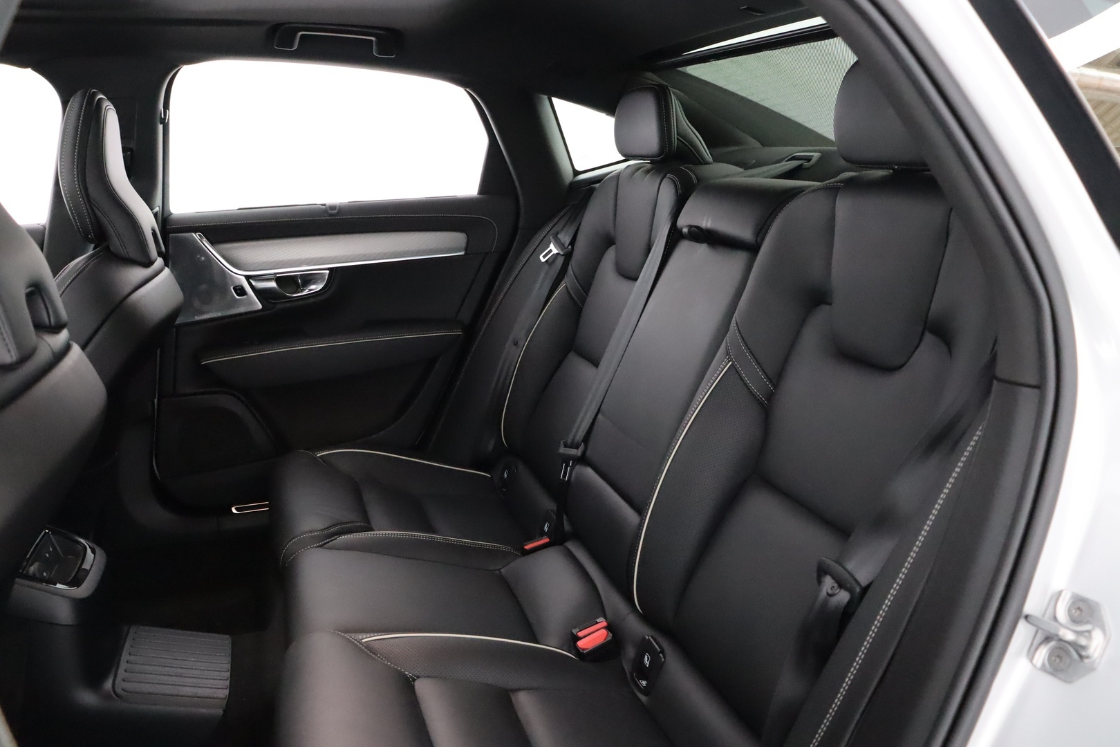 VOLVO S90 2023