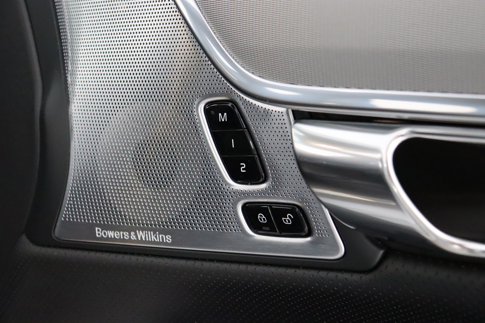 VOLVO S90 2023