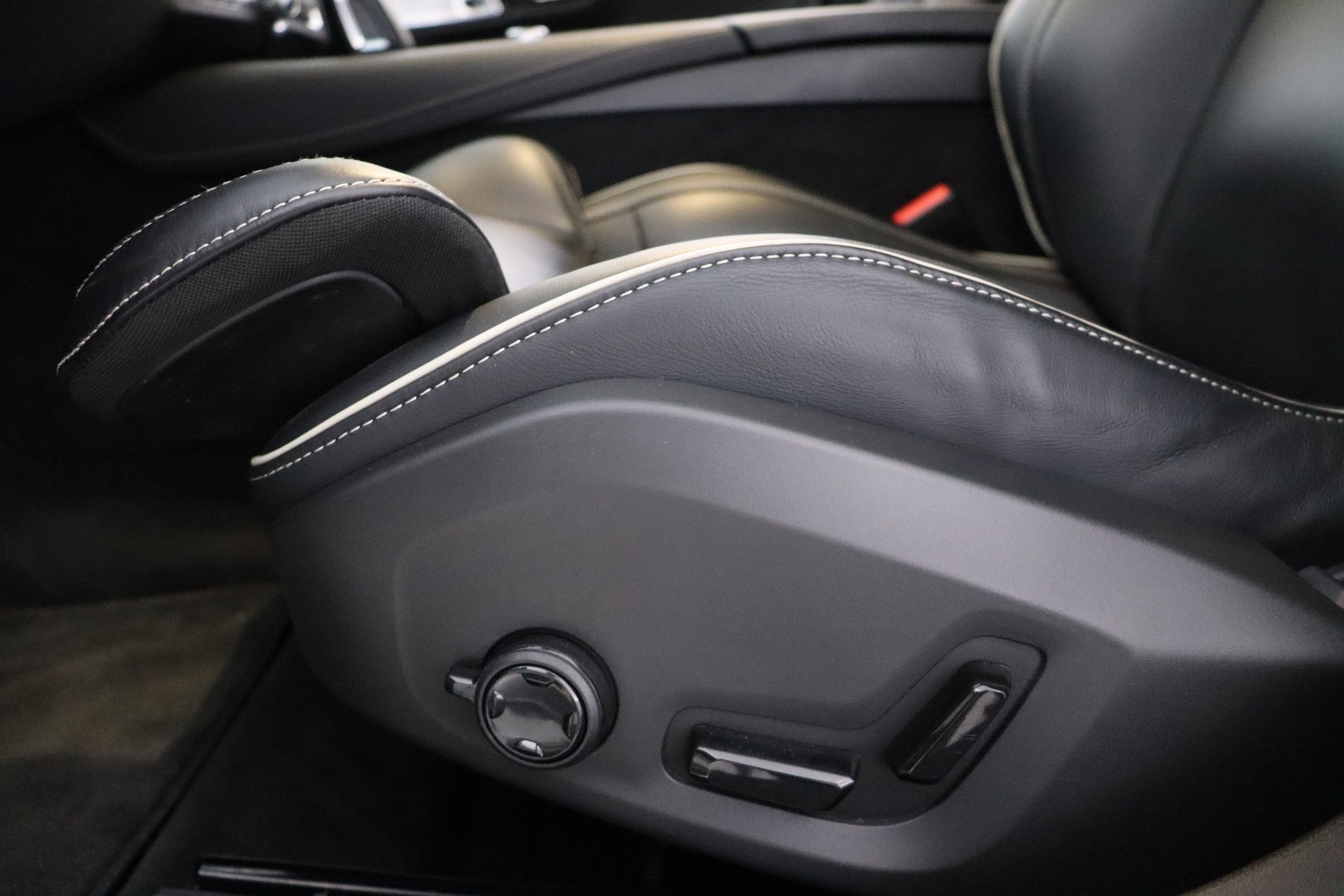 VOLVO S90 2023