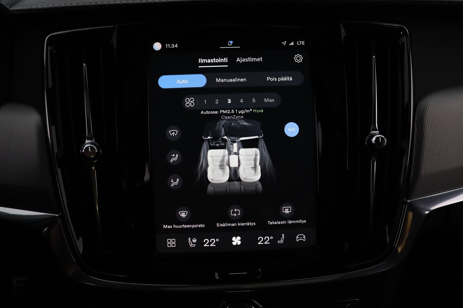 VOLVO S90 2023