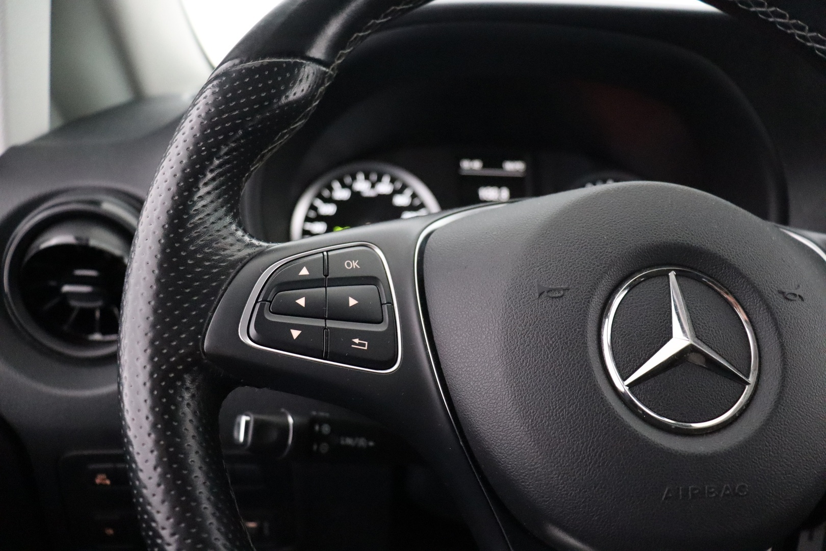 MERCEDES-BENZ Vito 2023