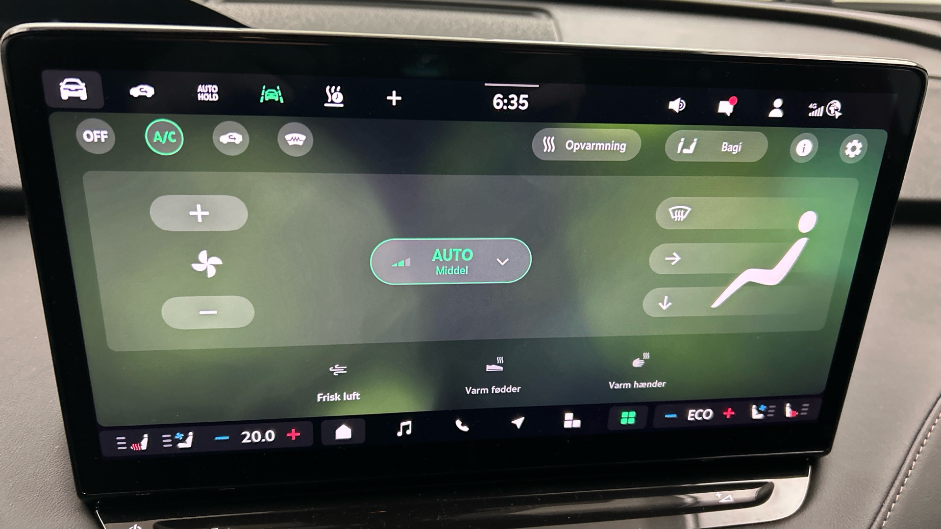 SKODA Enyaq 2025