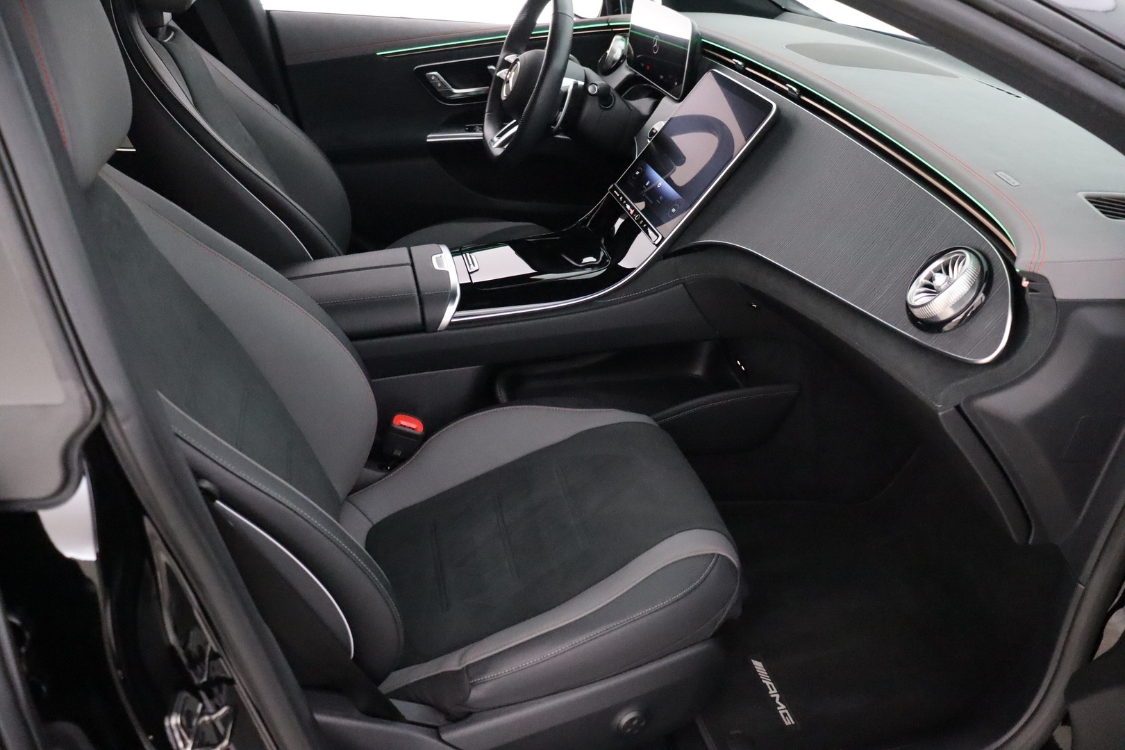 MERCEDES-BENZ EQE 2023