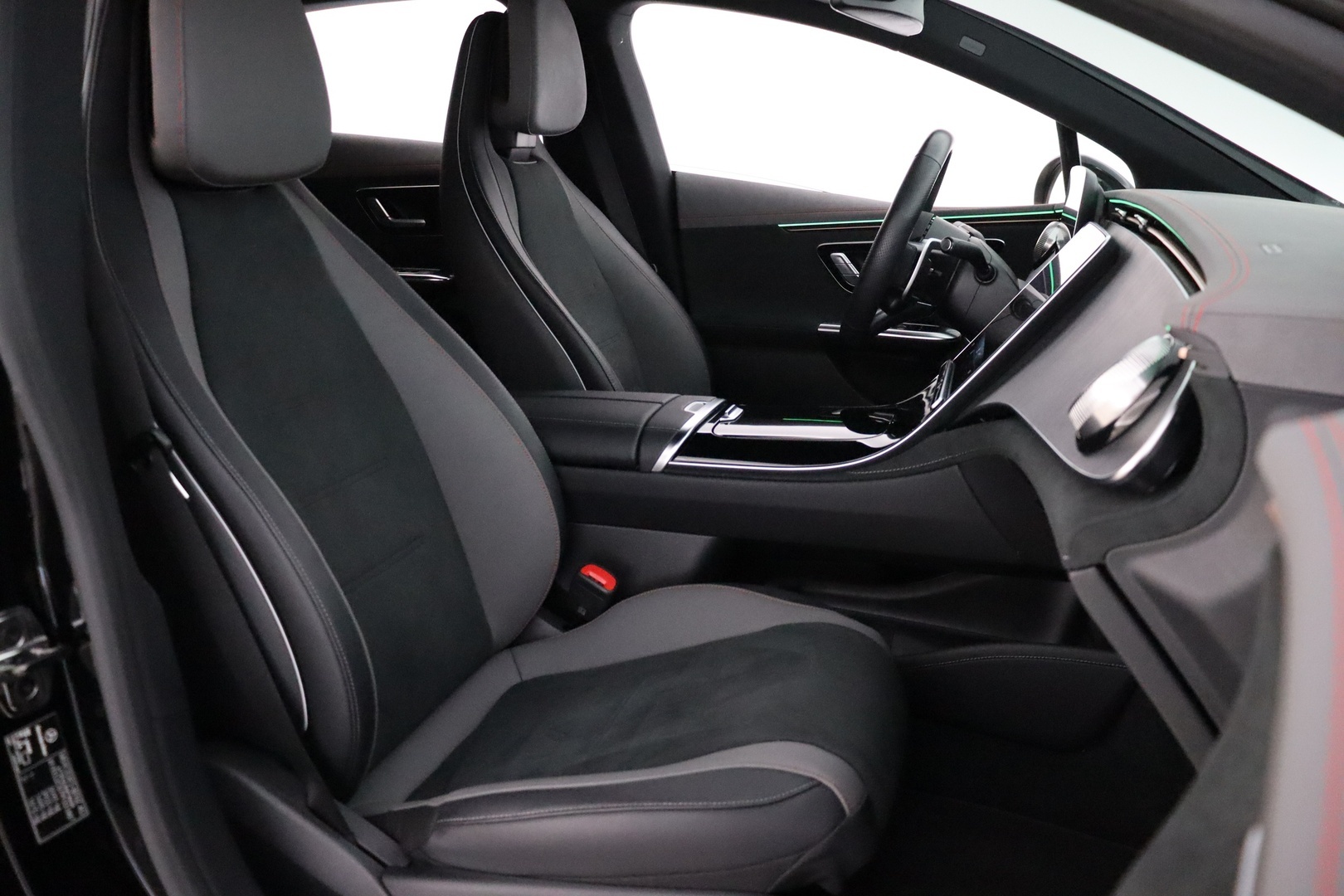 MERCEDES-BENZ EQE 2023