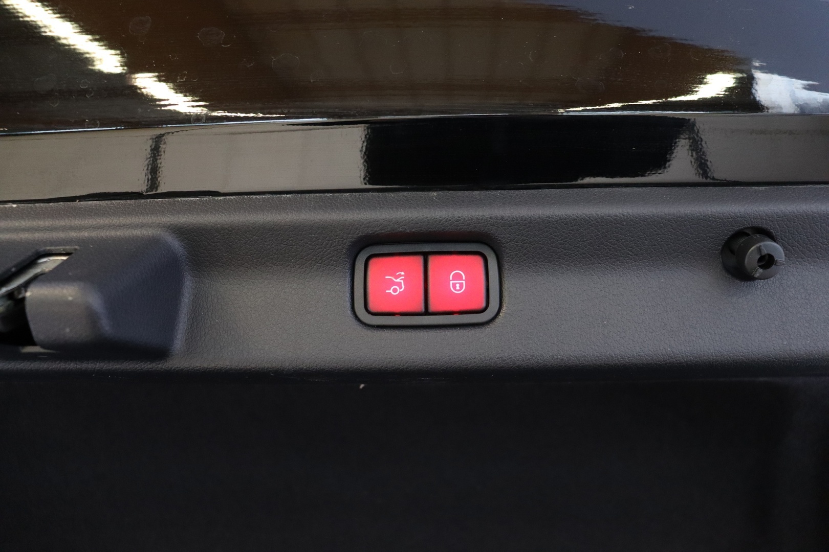 MERCEDES-BENZ EQE 2023