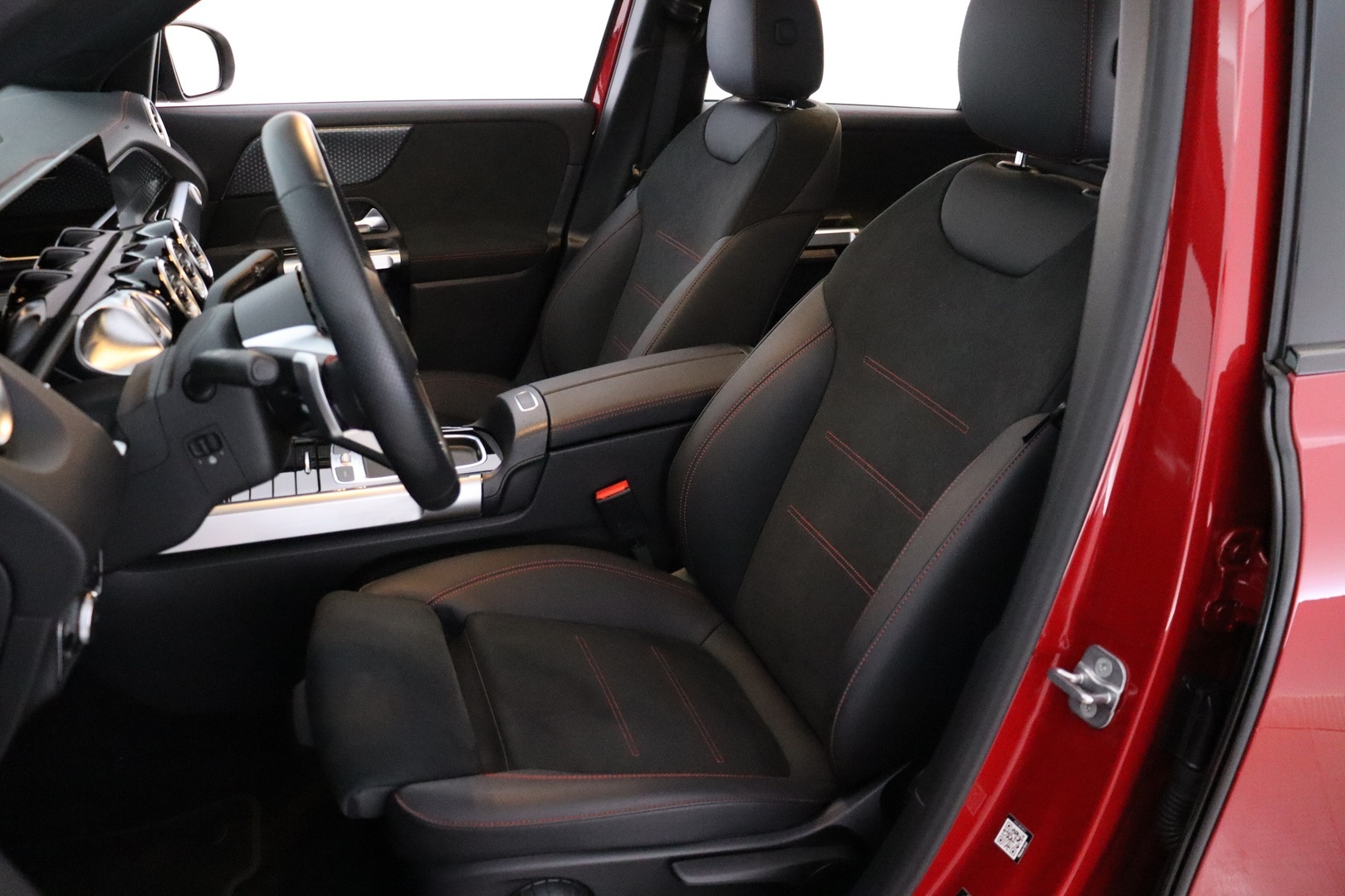 MERCEDES-BENZ EQB 2024