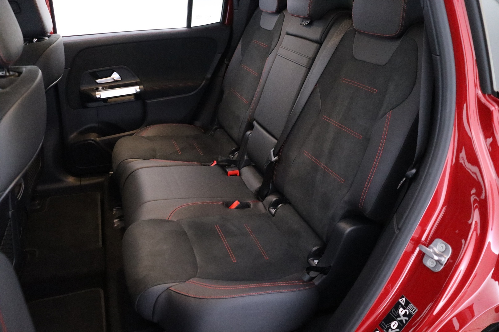 MERCEDES-BENZ EQB 2024