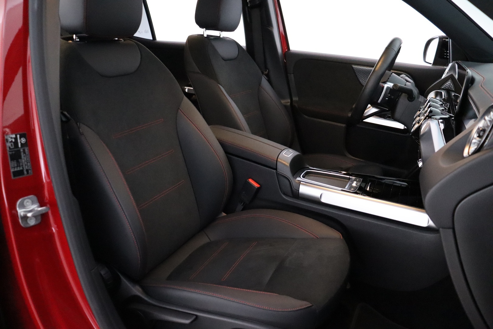 MERCEDES-BENZ EQB 2024