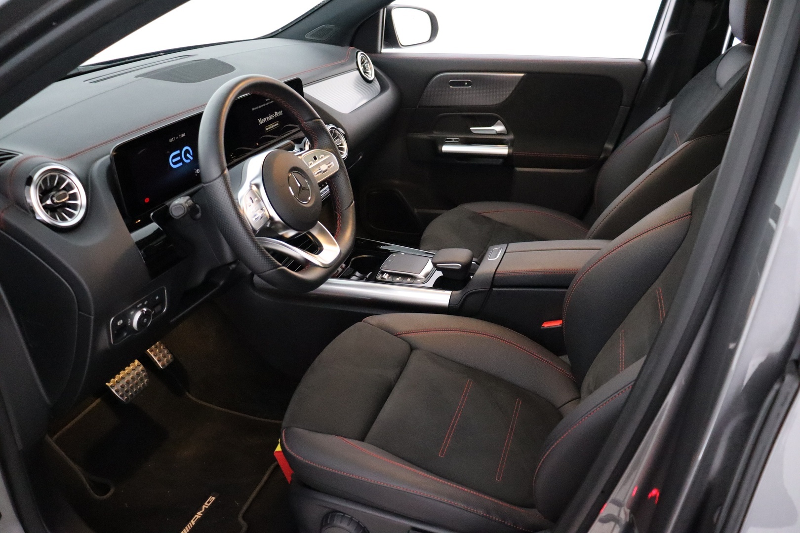 MERCEDES-BENZ EQA 2024