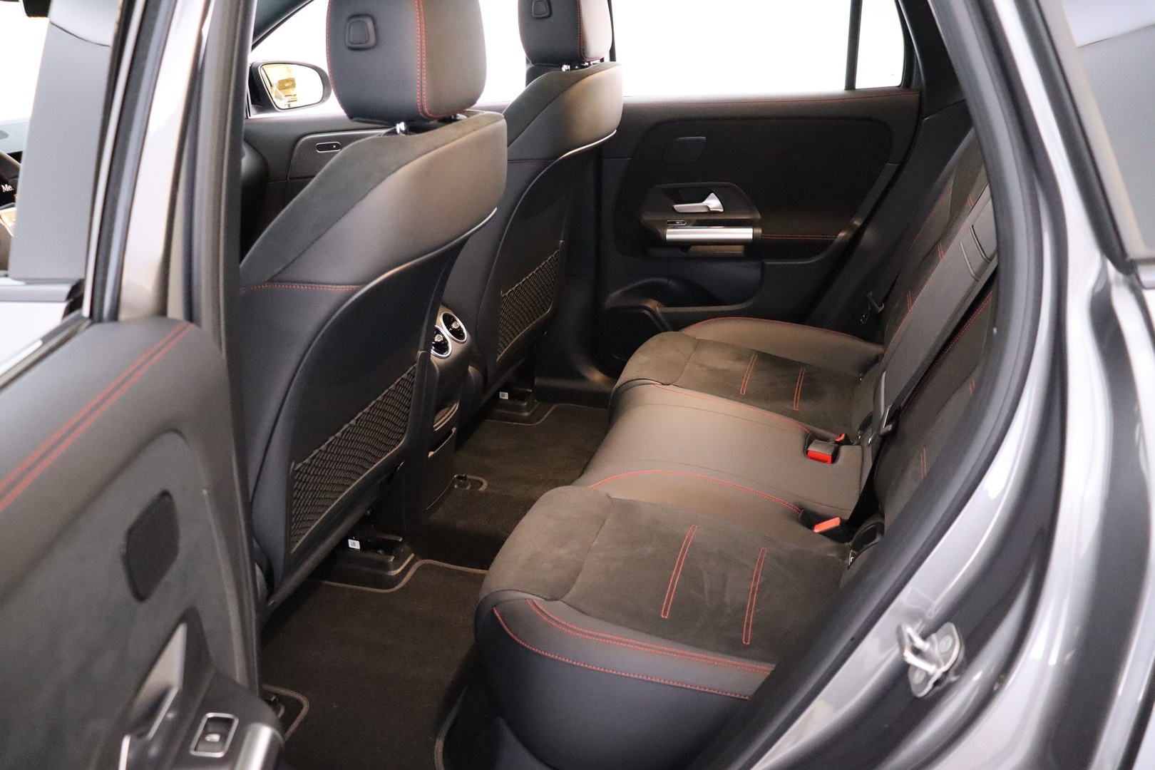 MERCEDES-BENZ EQA 2024