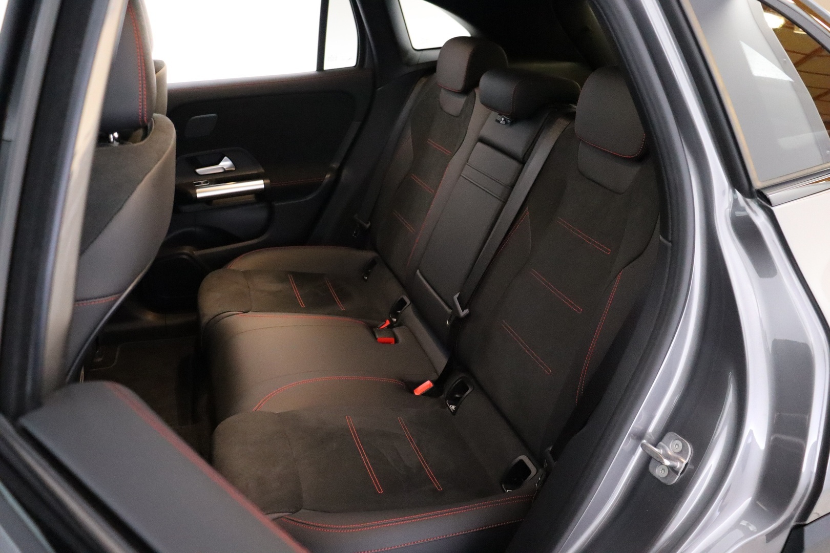 MERCEDES-BENZ EQA 2024