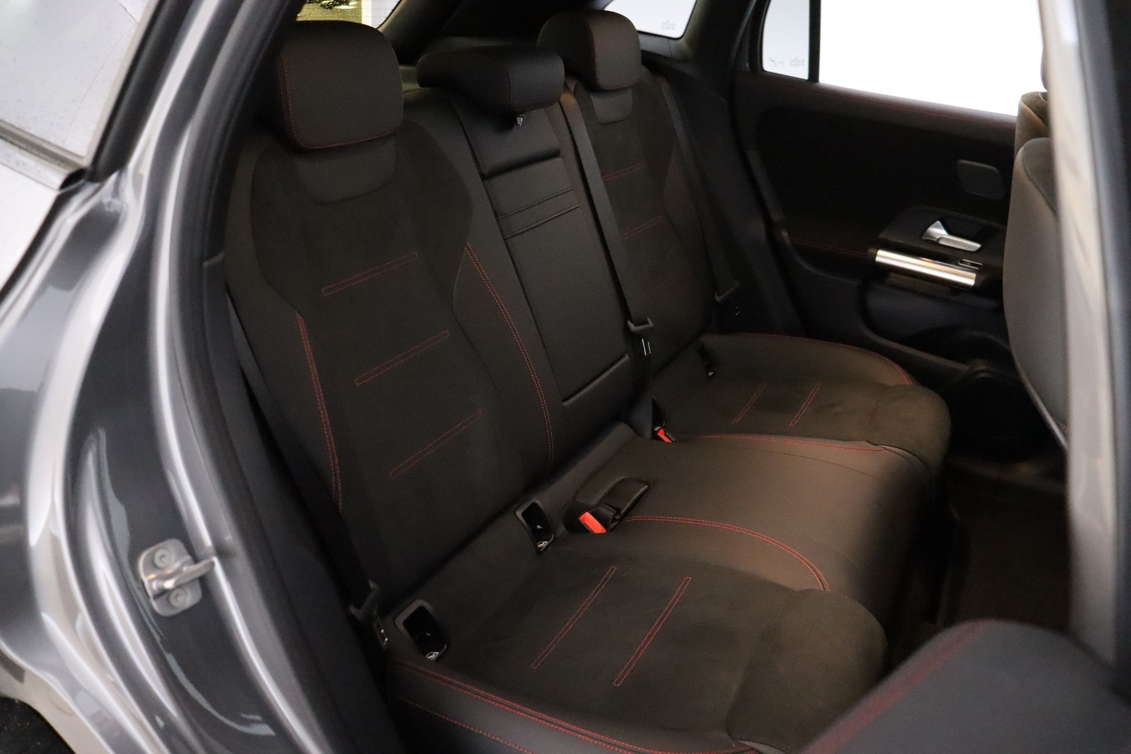 MERCEDES-BENZ EQA 2024